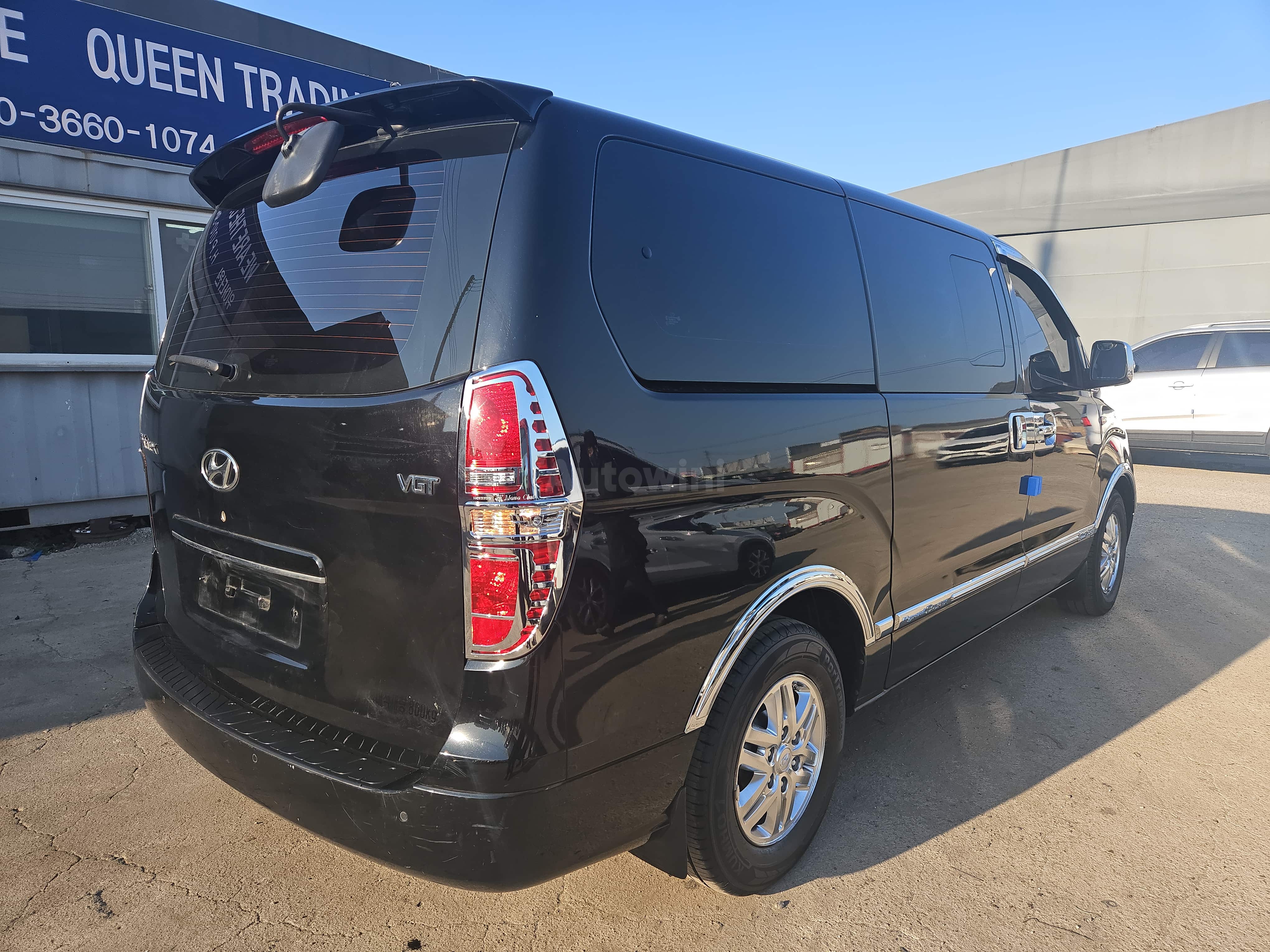 2017 HYUNDAI STAREX VIN: KMFWBX7KBHU831939