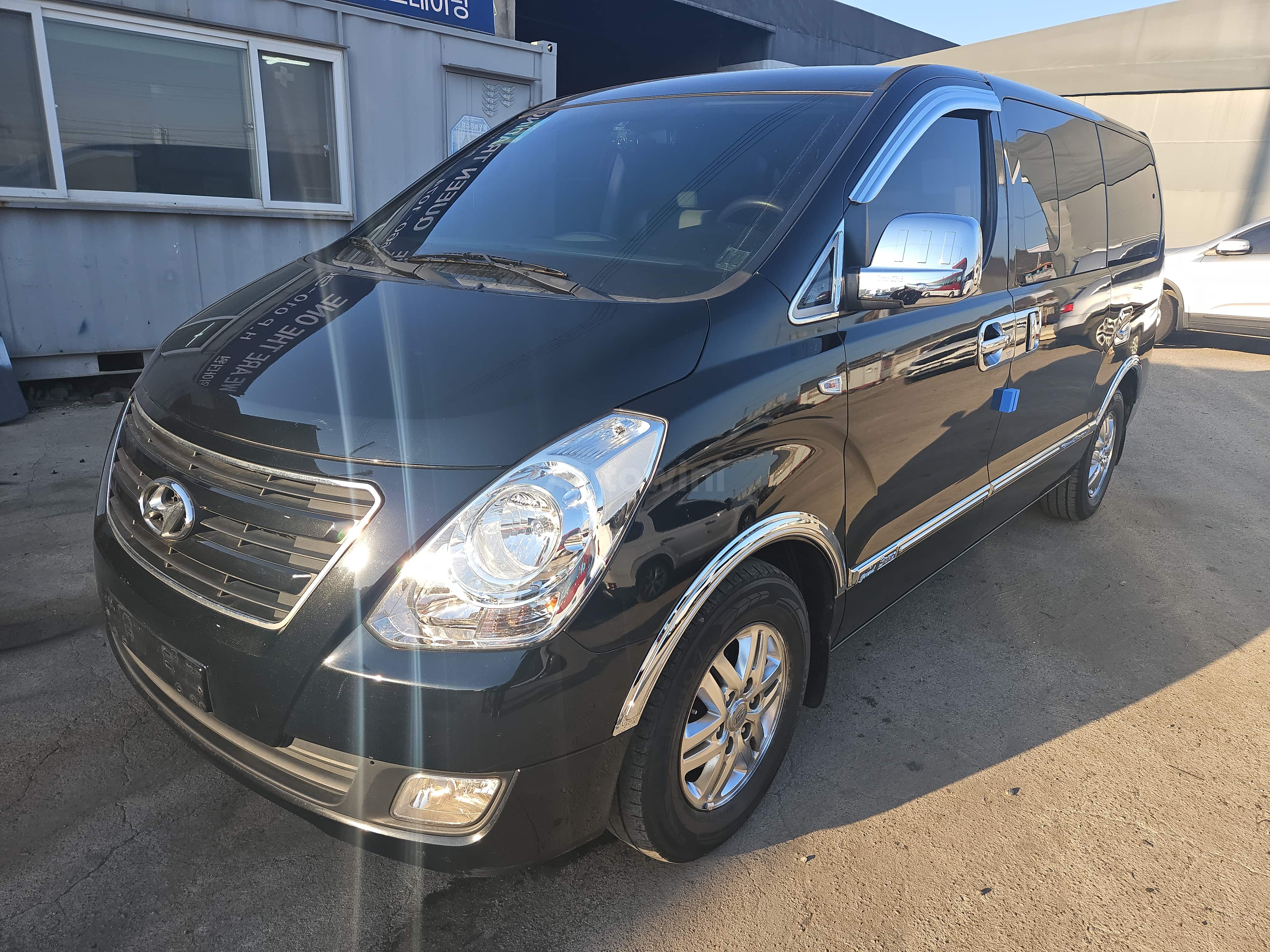 2017 HYUNDAI STAREX VIN: KMFWBX7KBHU831939