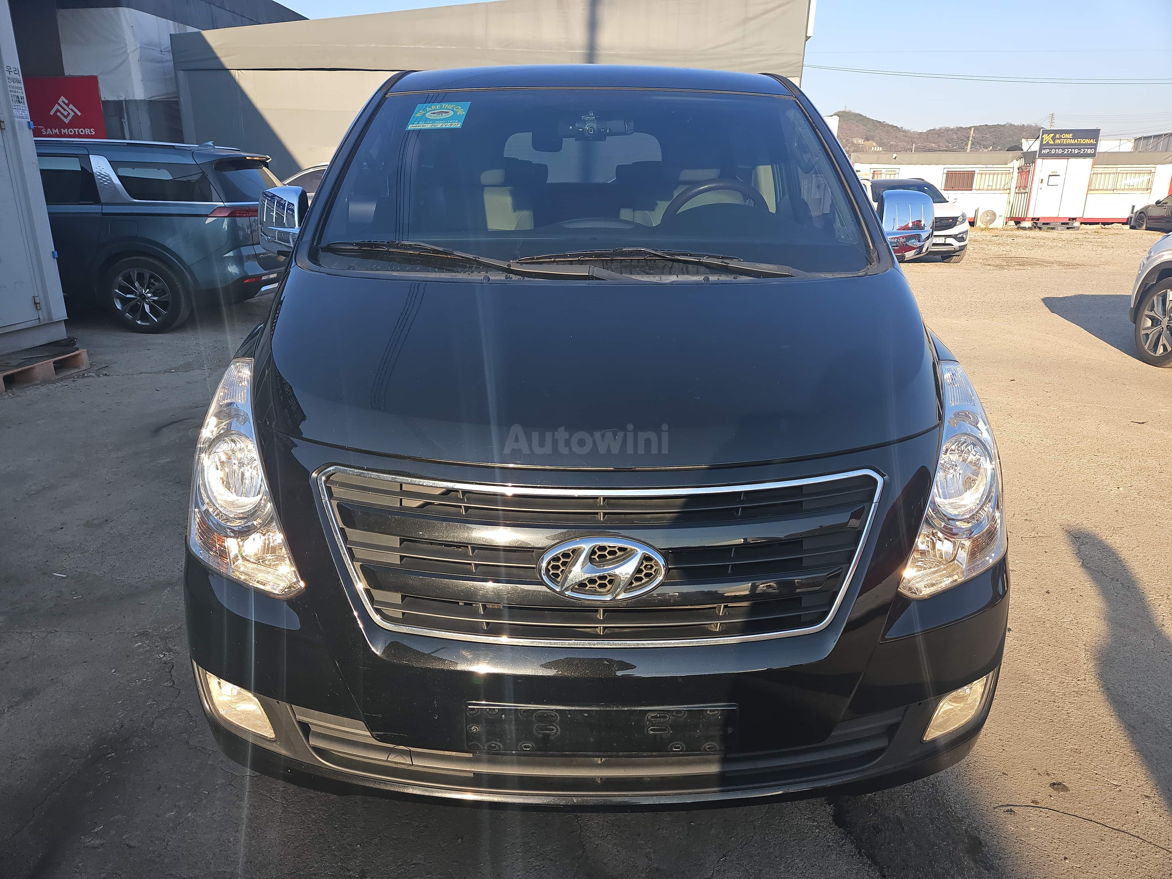 2017 HYUNDAI STAREX VIN: KMFWBX7KBHU831939