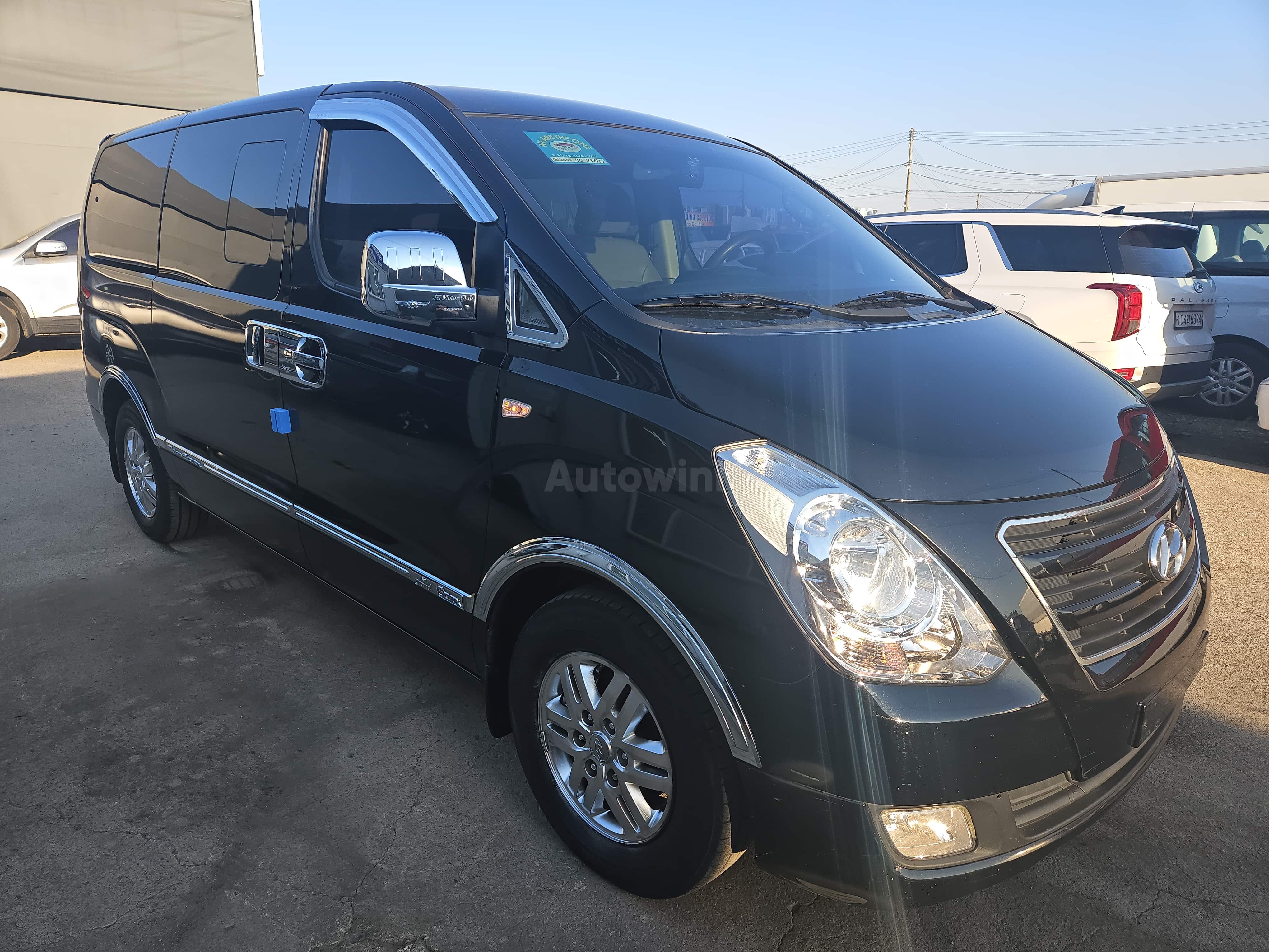 2017 HYUNDAI STAREX VIN: KMFWBX7KBHU831939