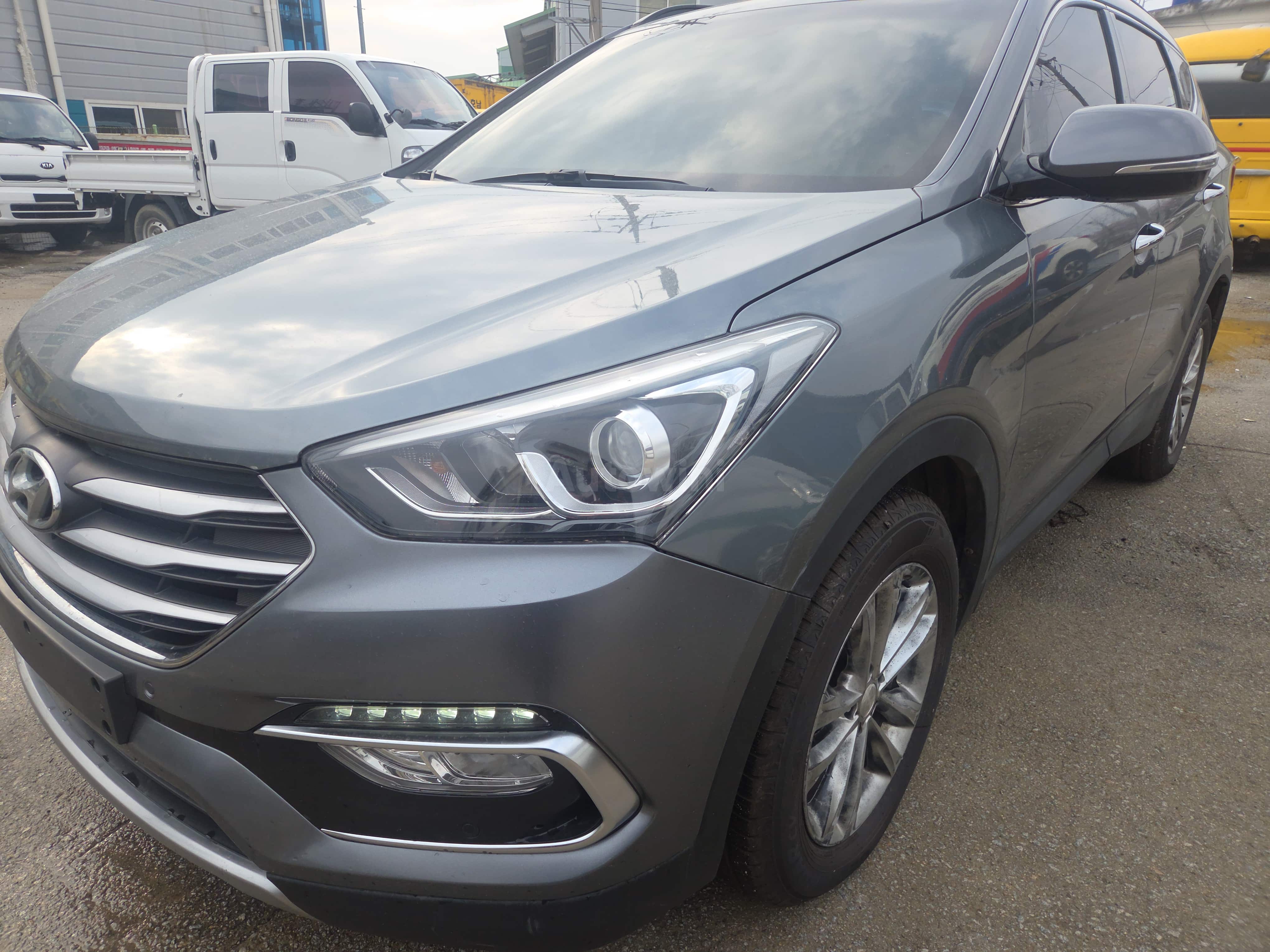 2018 HYUNDAI SANTAFE VIN: KMHSW81UDJU819796