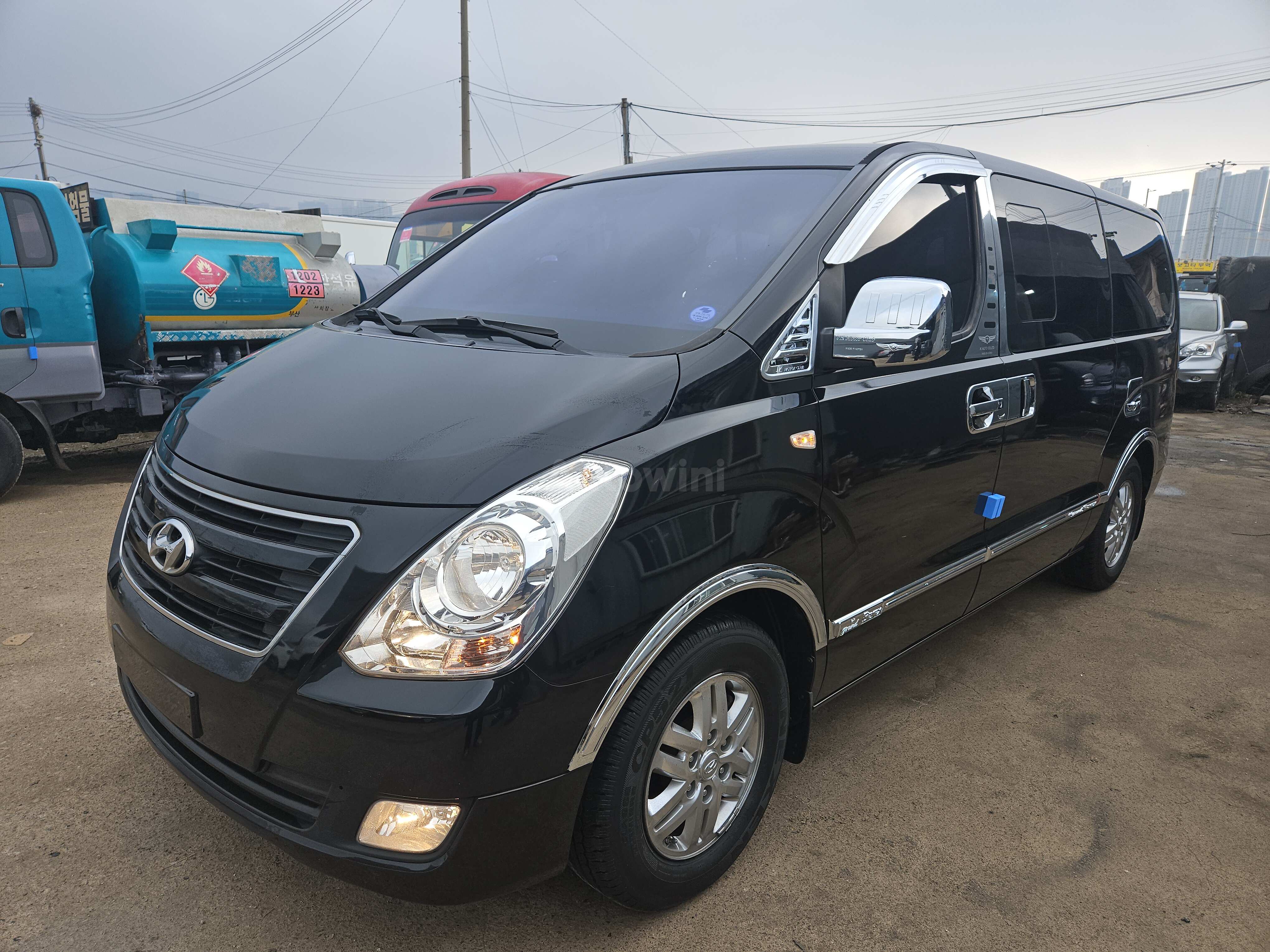2018 HYUNDAI STAREX VIN: KMFWBX7KBJU940098