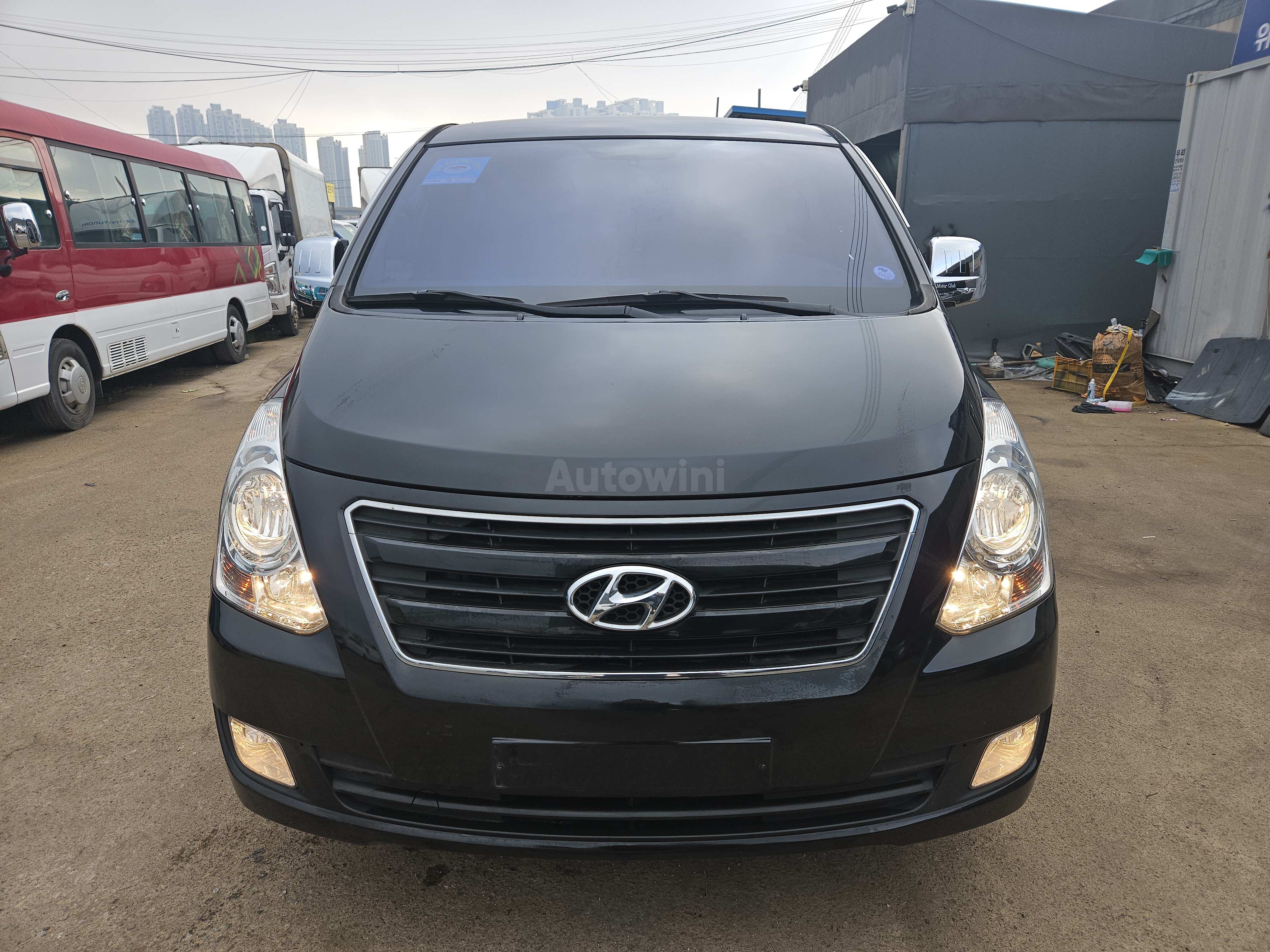 2018 HYUNDAI STAREX VIN: KMFWBX7KBJU940098