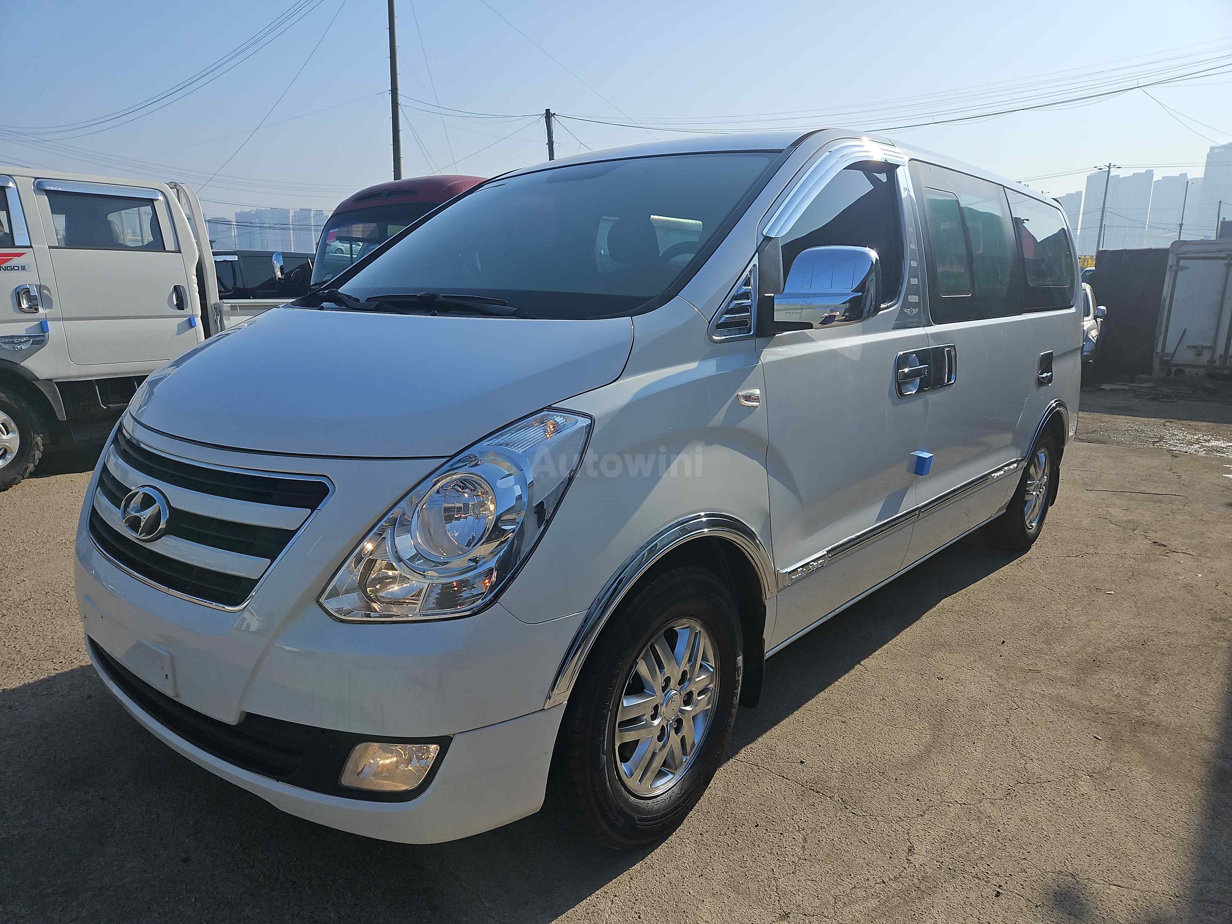2017 HYUNDAI STAREX VIN: KMFWBX7KBHU894450