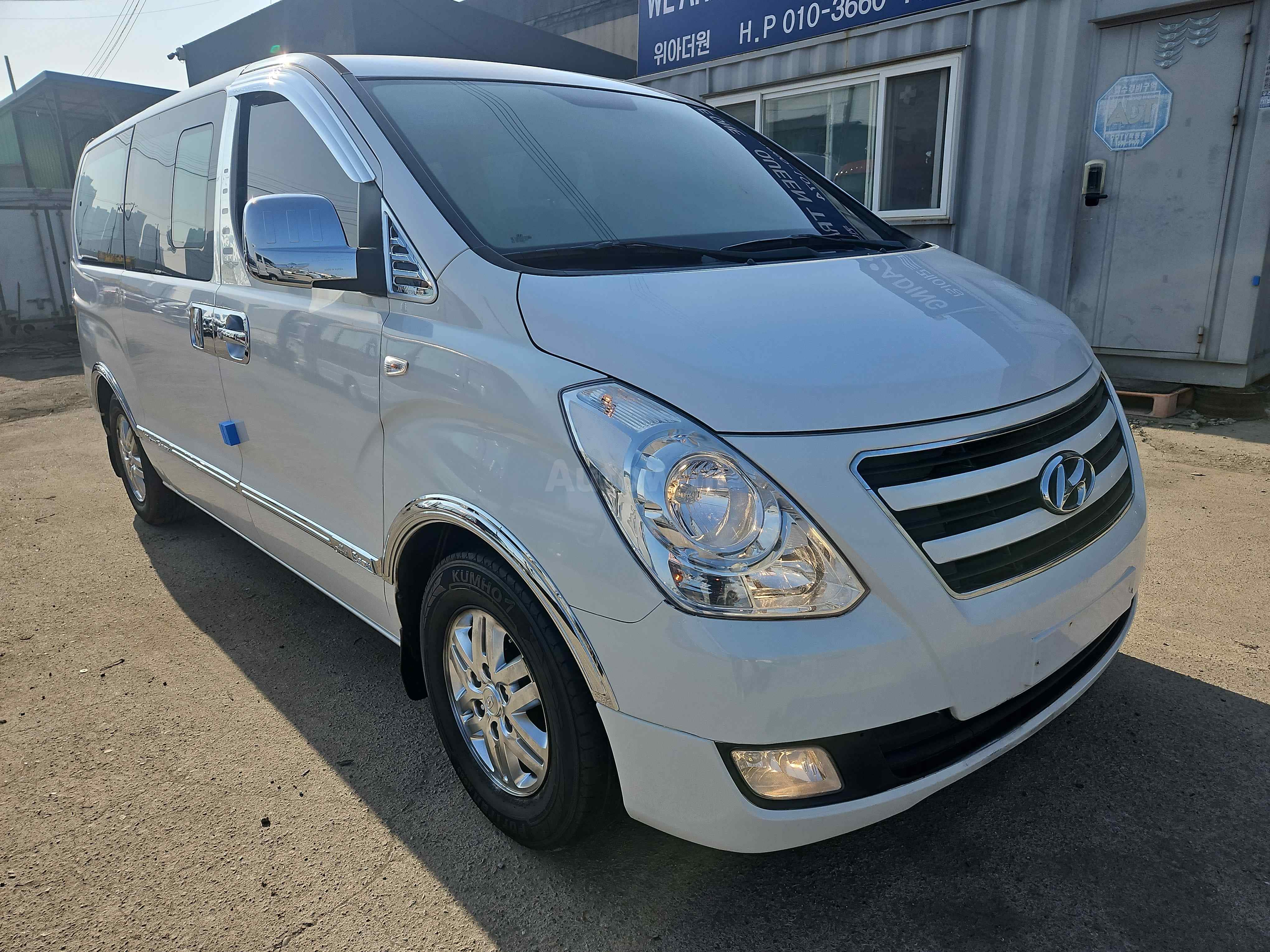 2017 HYUNDAI STAREX VIN: KMFWBX7KBHU894450