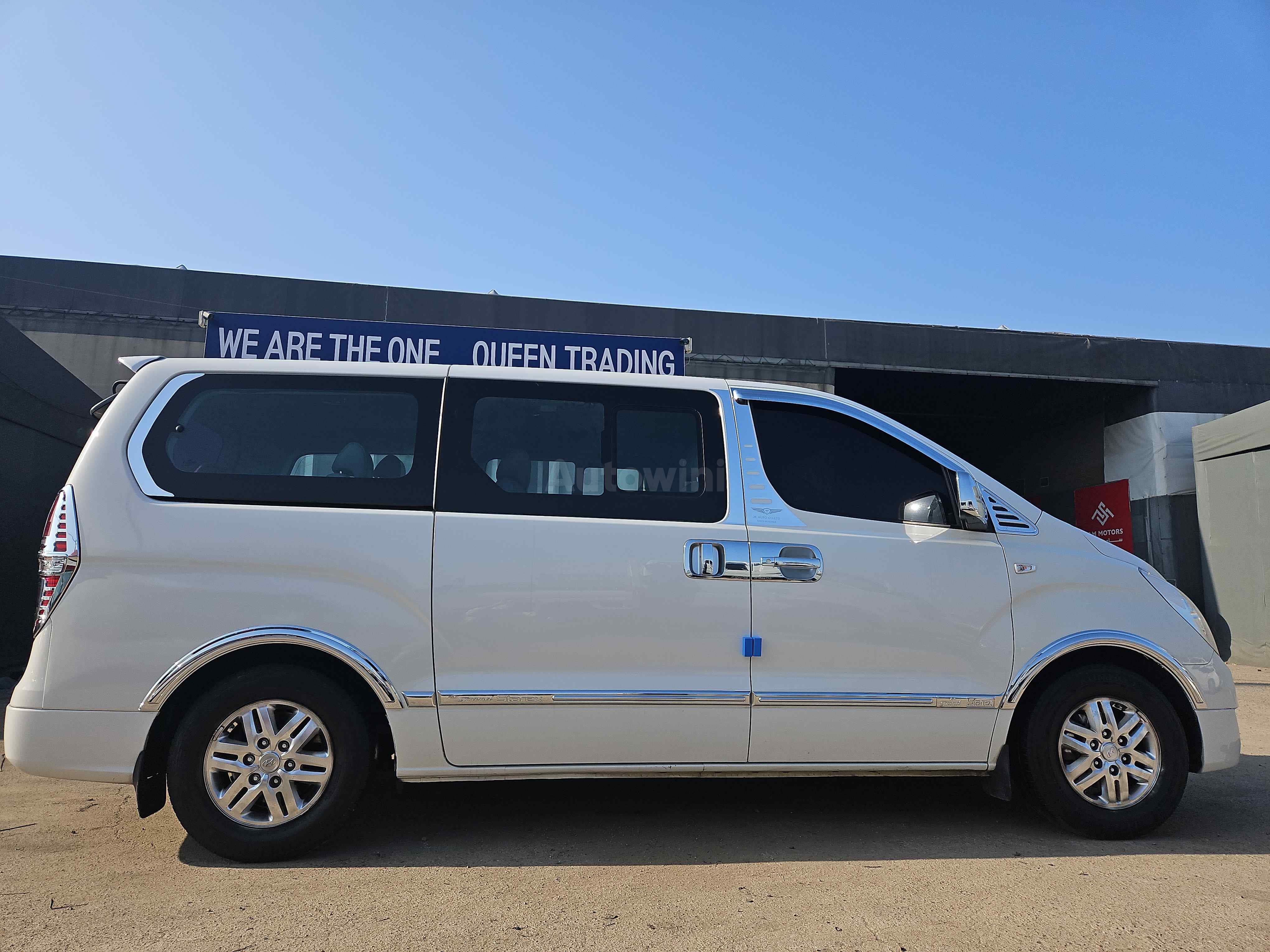 2017 HYUNDAI STAREX VIN: KMFWBX7KBHU894450