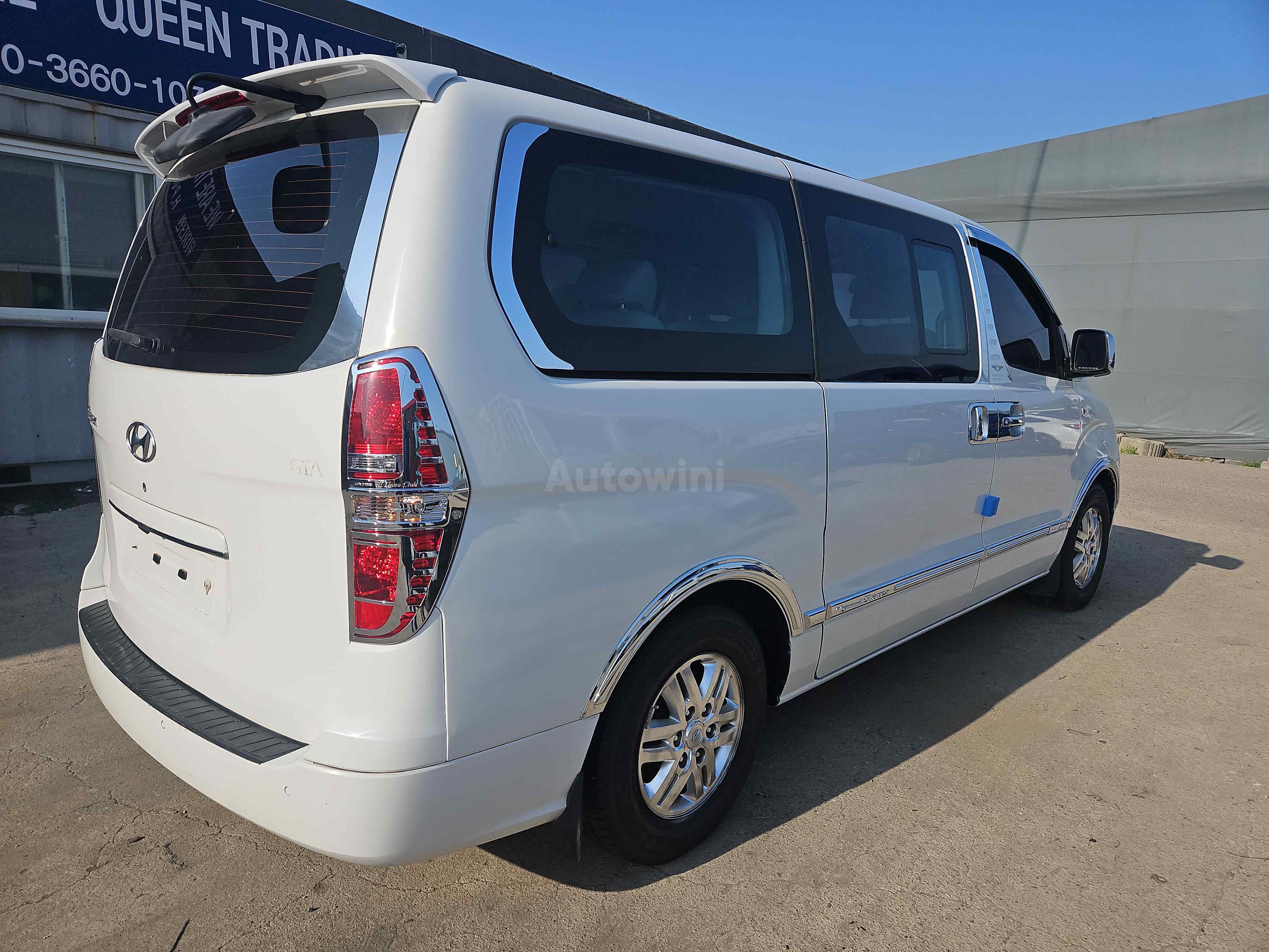 2017 HYUNDAI STAREX VIN: KMFWBX7KBHU894450