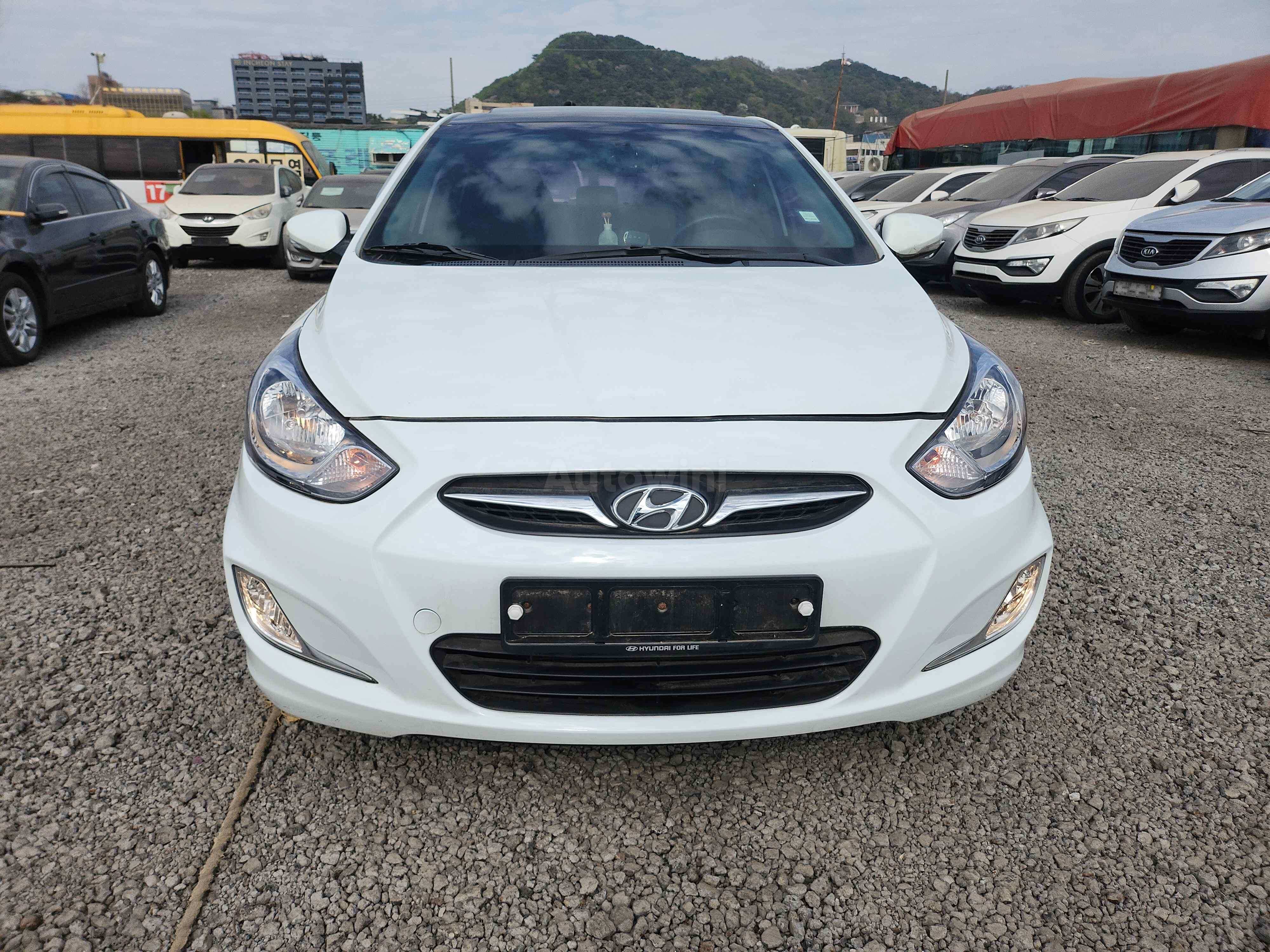 2011 HYUNDAI ACCENT VIN: KMHCU41EBBU009049