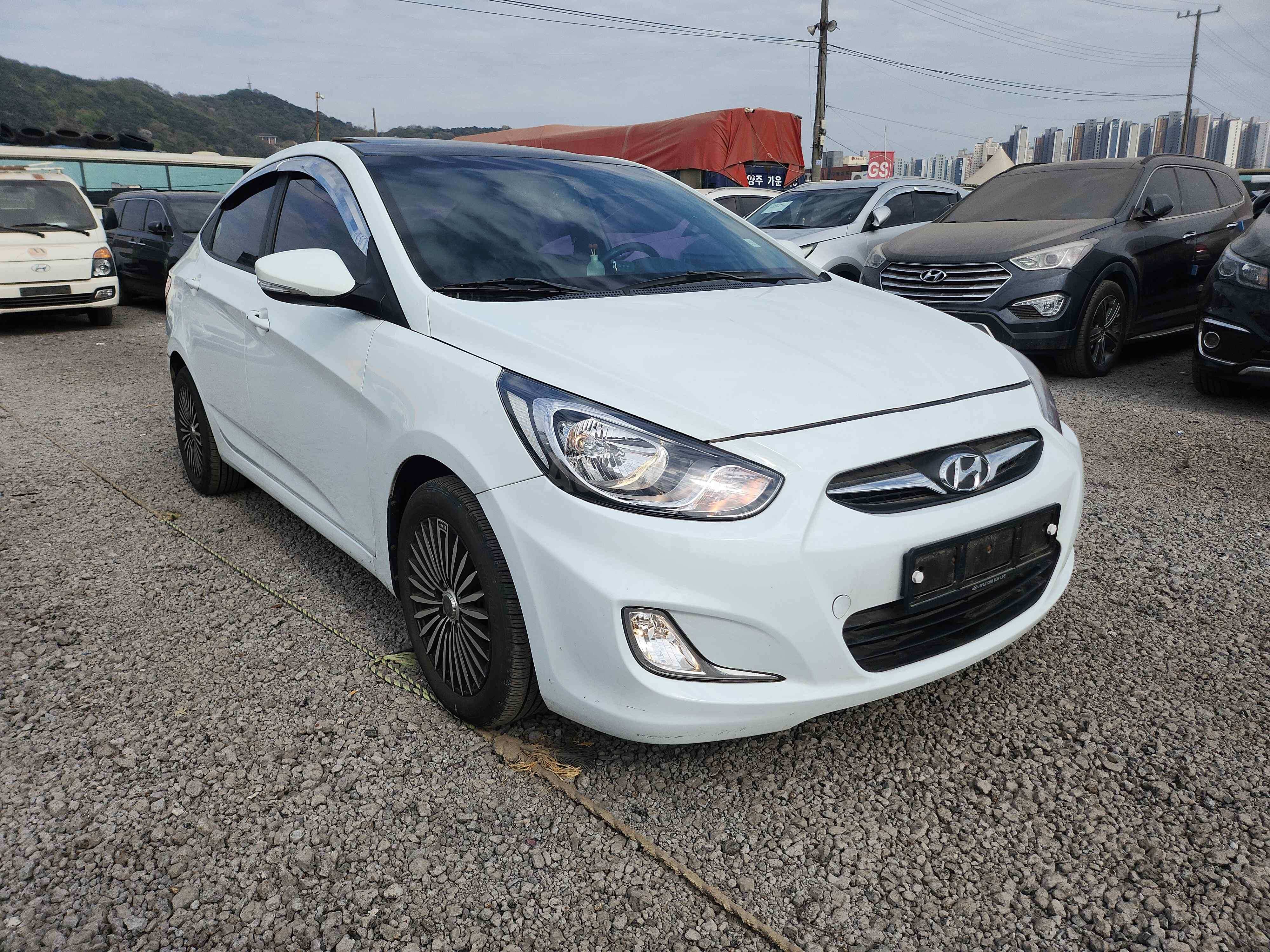 2011 HYUNDAI ACCENT VIN: KMHCU41EBBU009049