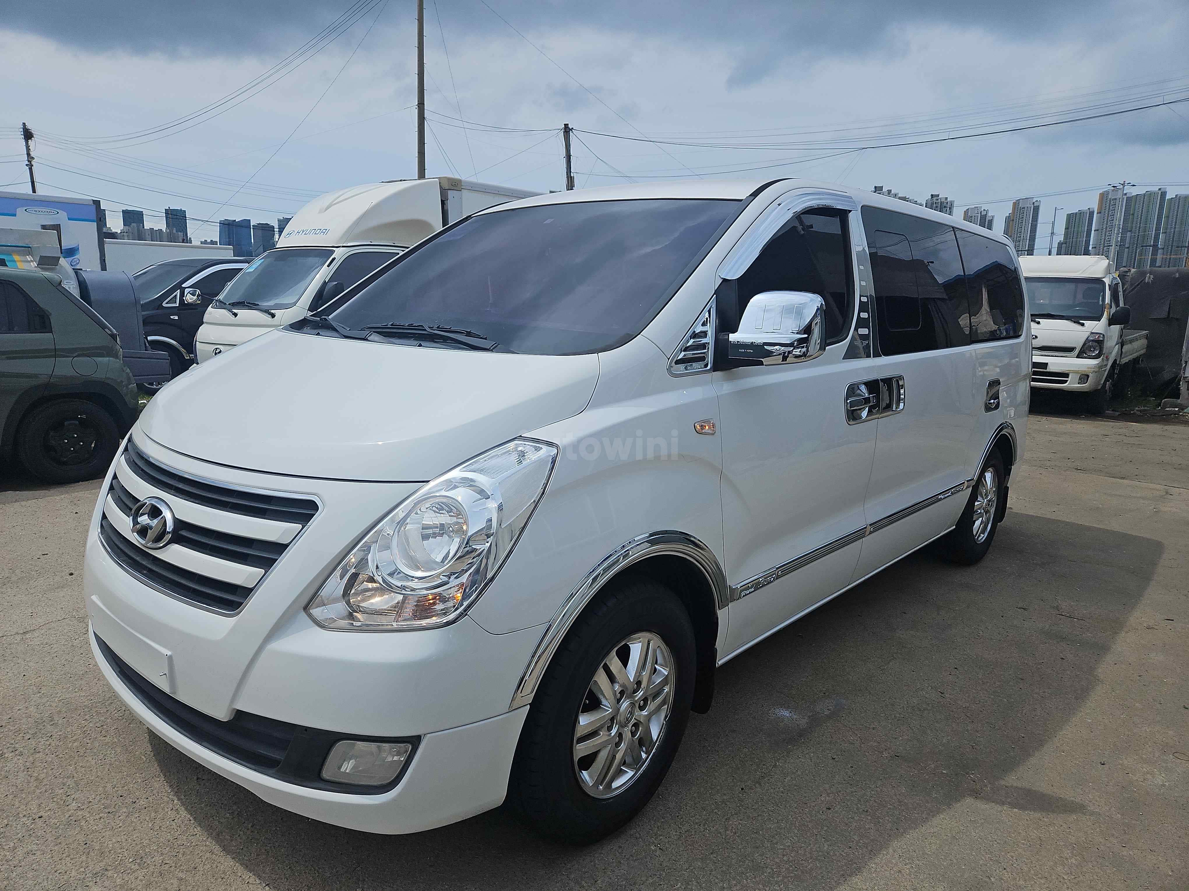 2016 HYUNDAI STAREX VIN: KMFWBX7KBGU823171