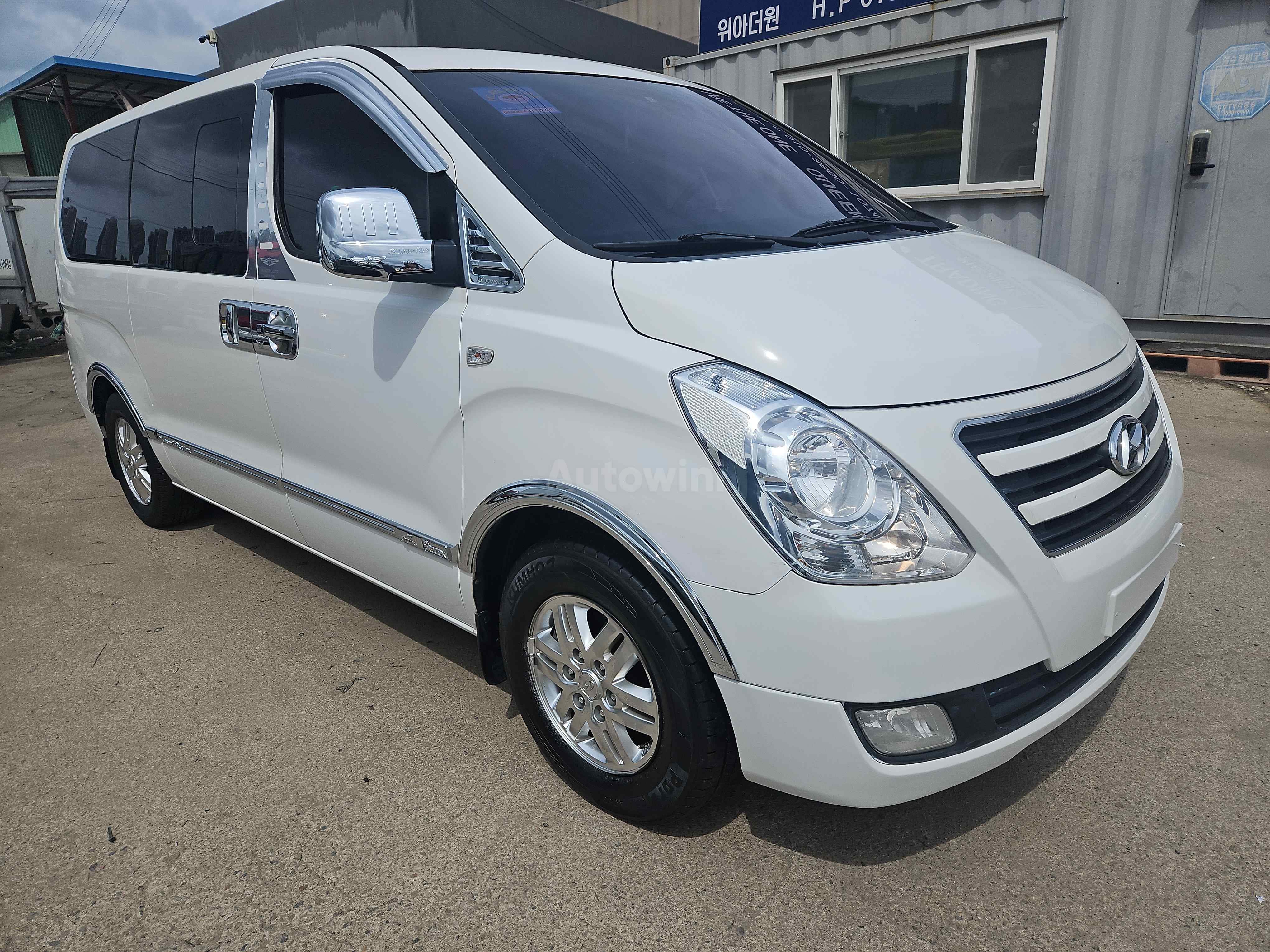 2016 HYUNDAI STAREX VIN: KMFWBX7KBGU823171