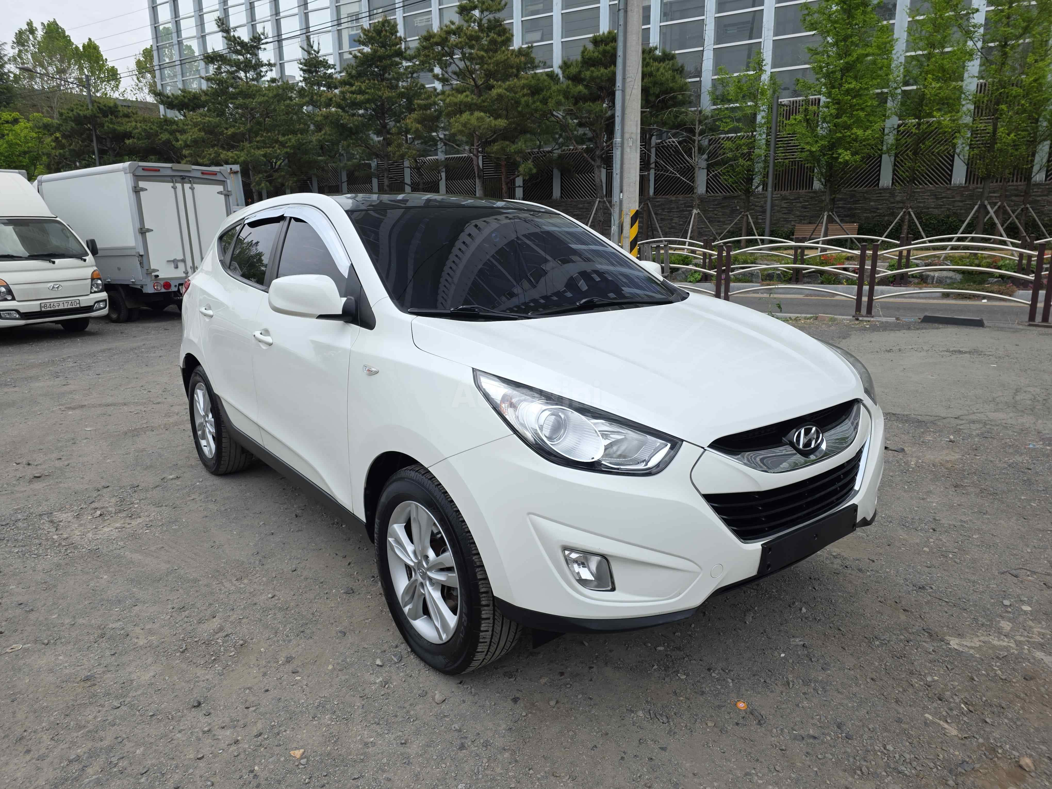 2013 HYUNDAI TUCSON VIN: KMHJT81VBDU695065