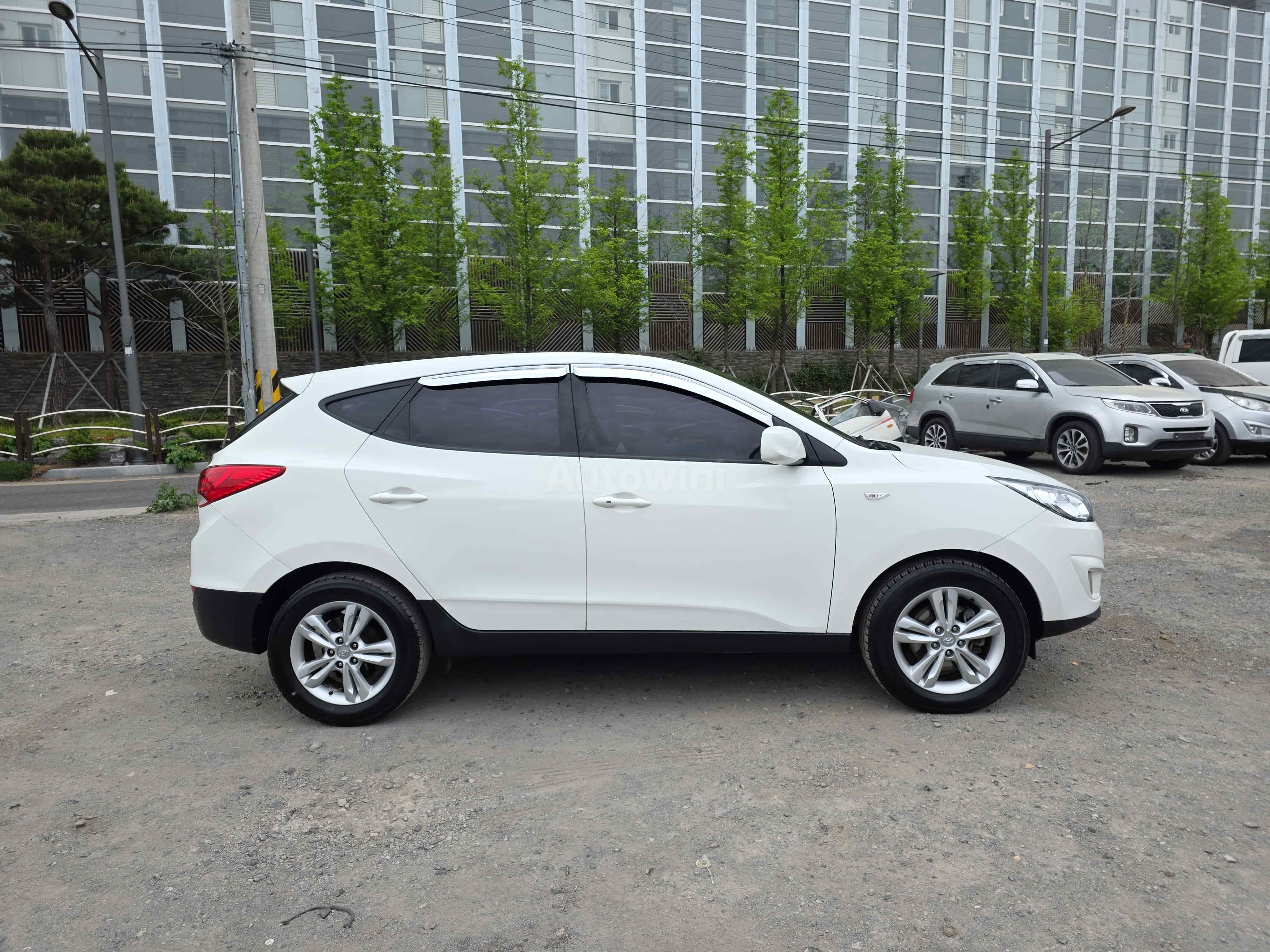 2013 HYUNDAI TUCSON VIN: KMHJT81VBDU695065