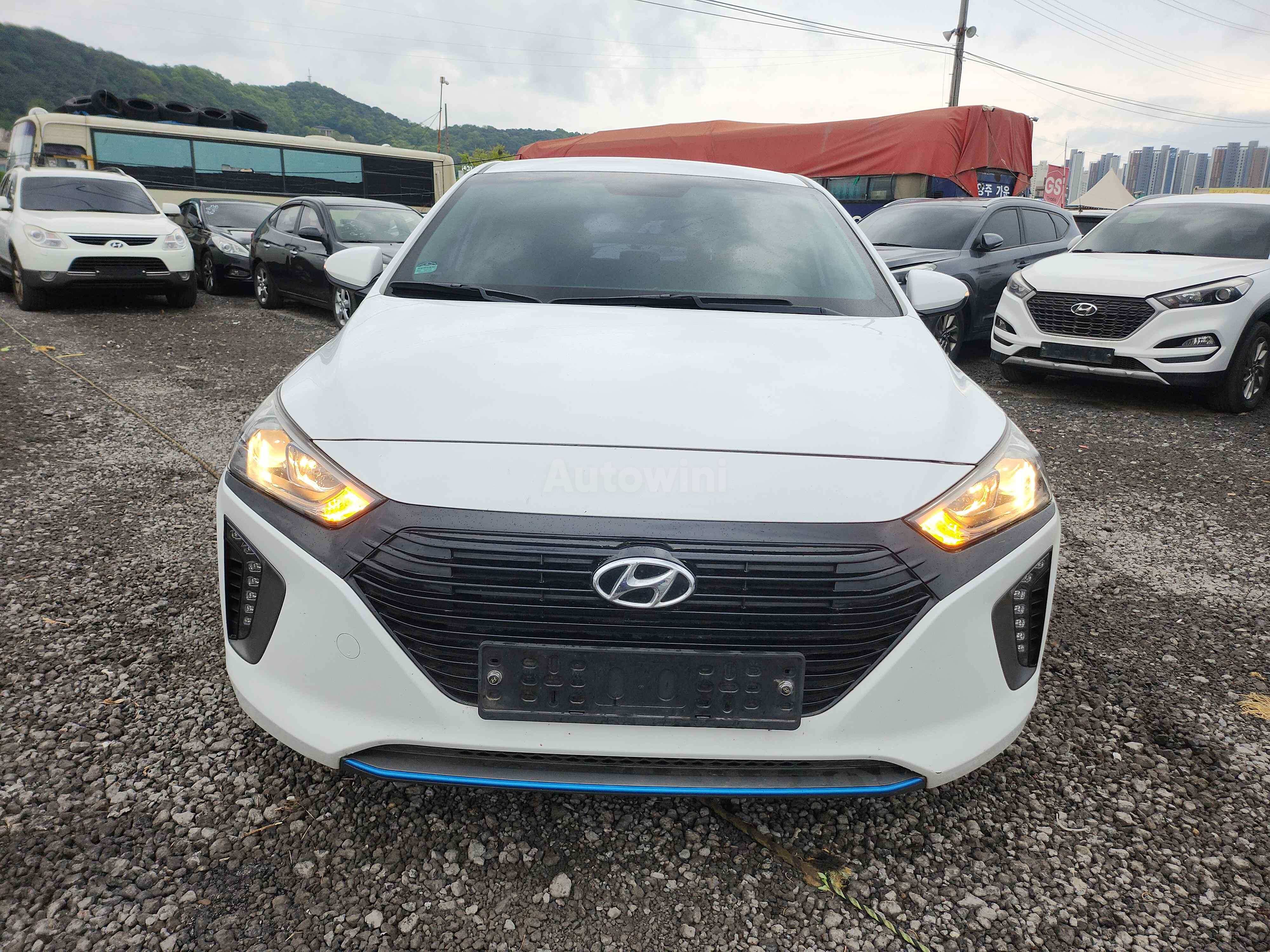 2017 HYUNDAI IONIQ VIN: KMHC851CGHU006063