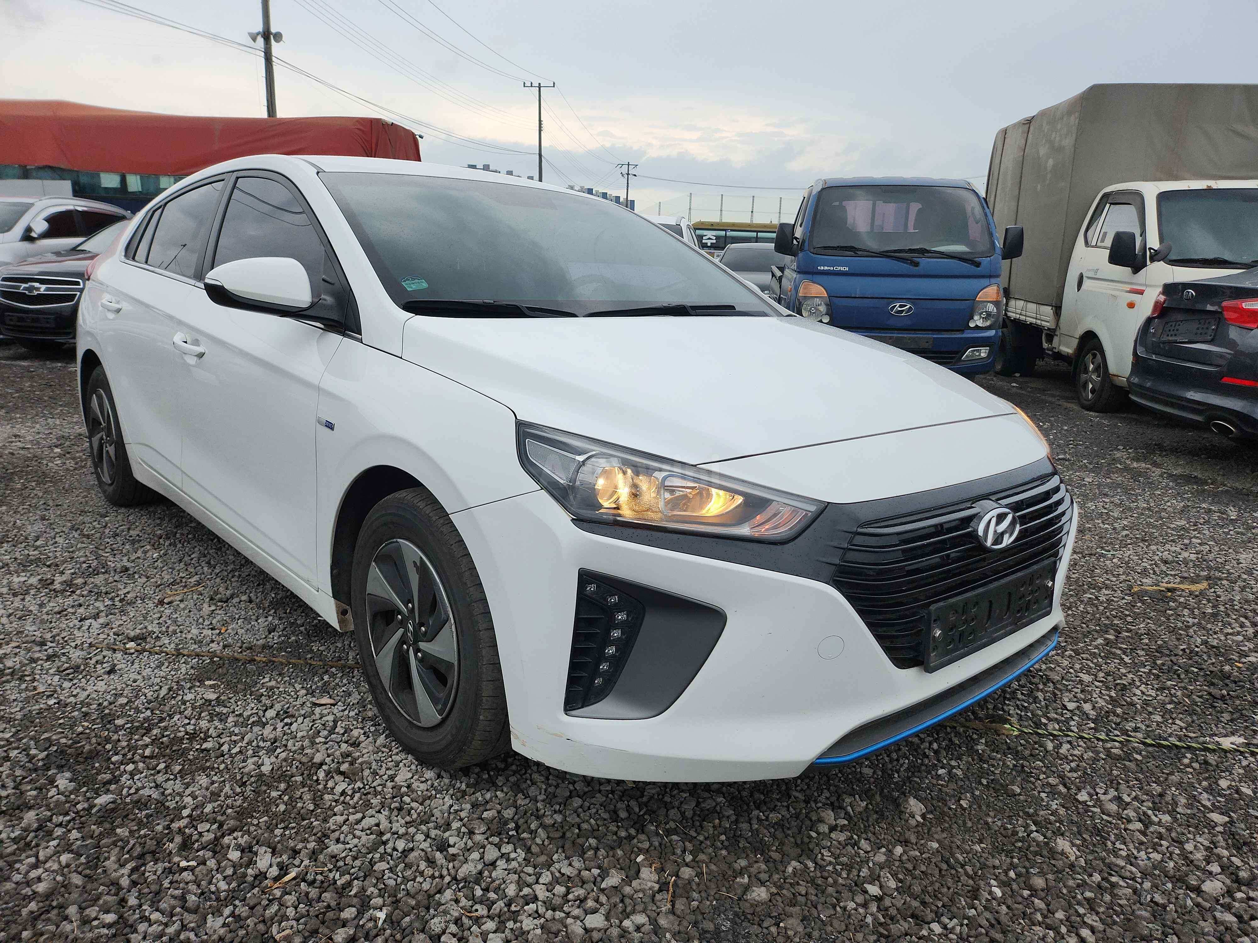 2017 HYUNDAI IONIQ VIN: KMHC851CGHU006063