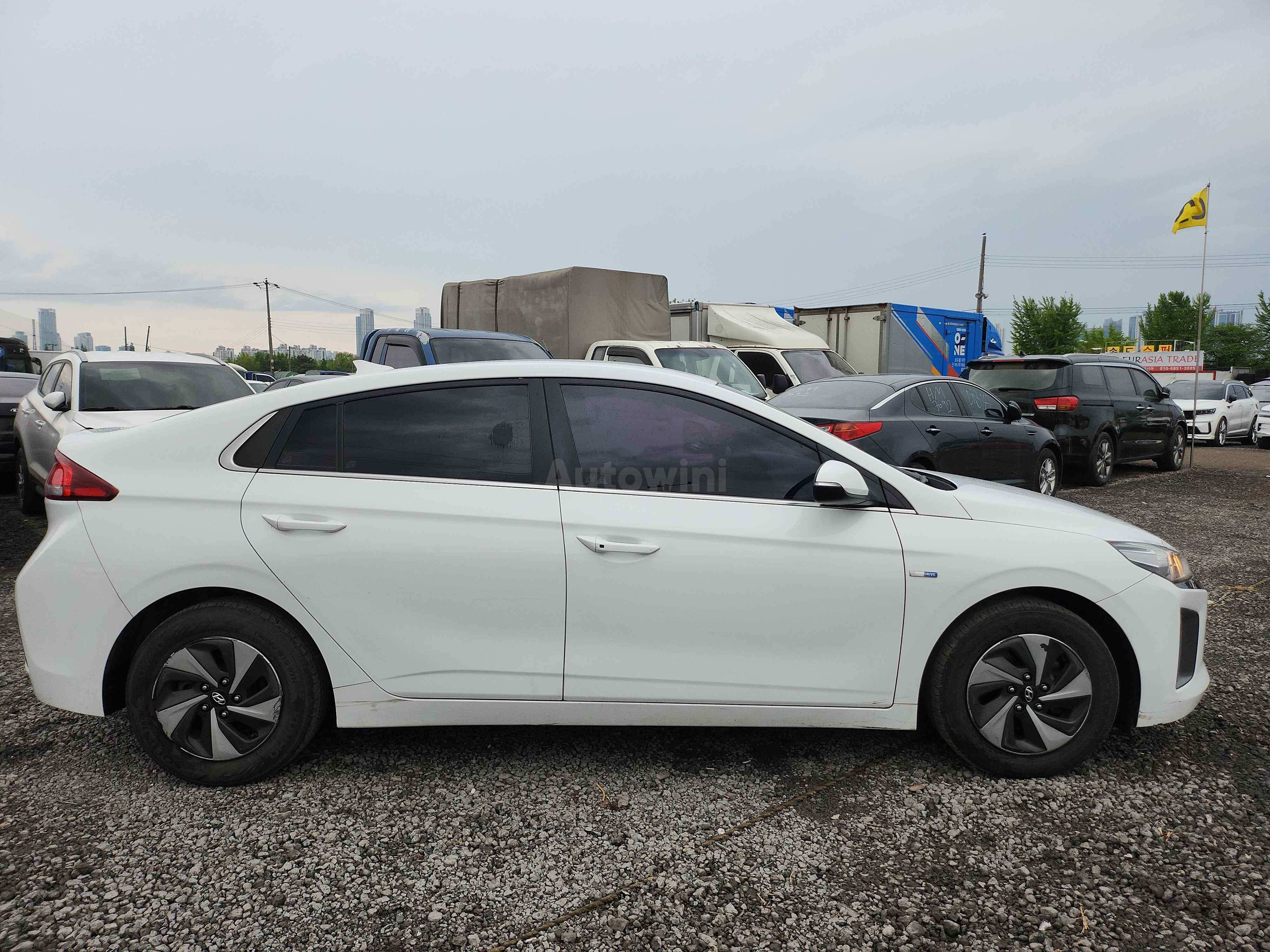 2017 HYUNDAI IONIQ VIN: KMHC851CGHU006063
