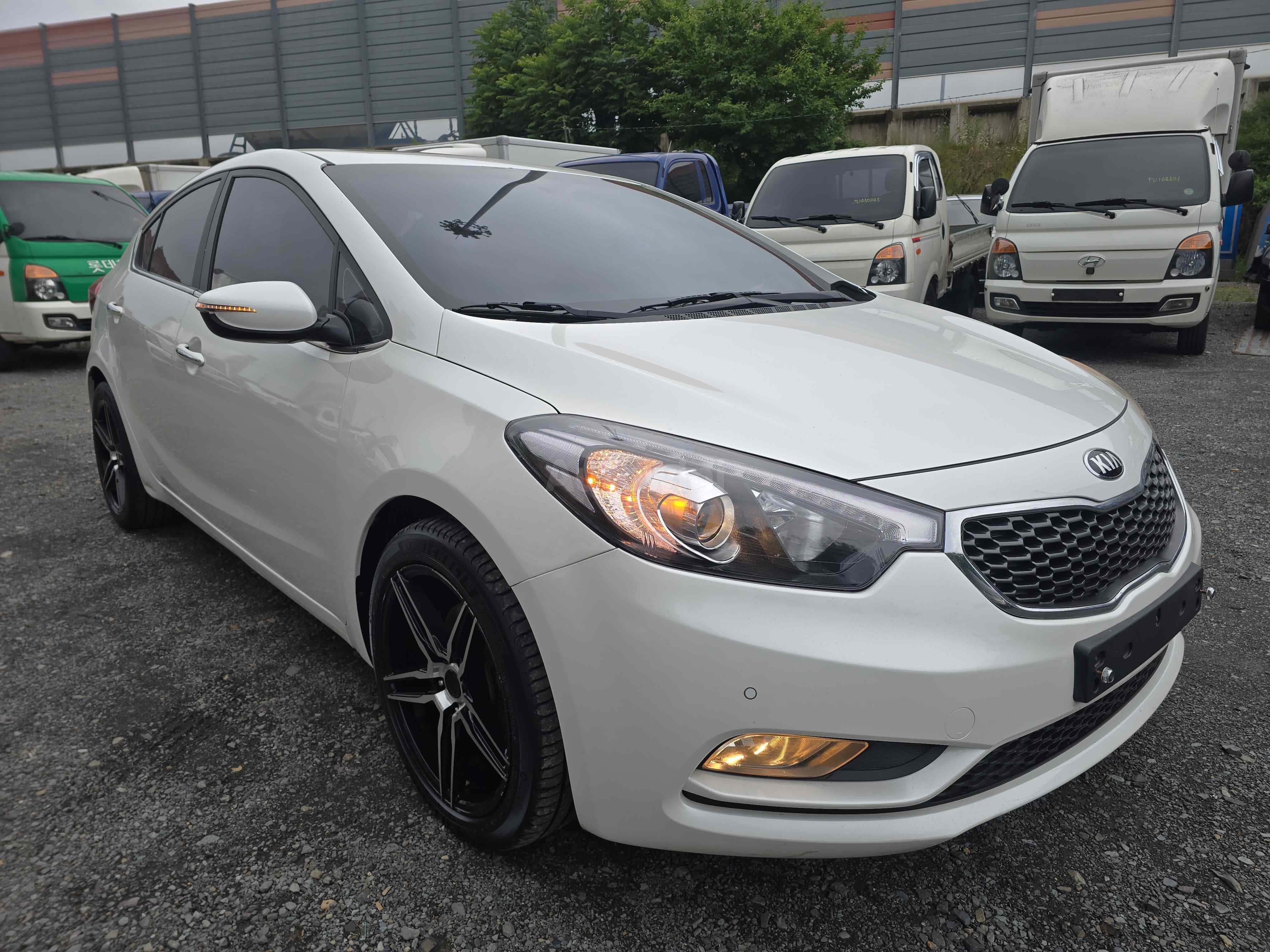 2014 KIA K3 VIN: KNAFZ412BEA151814
