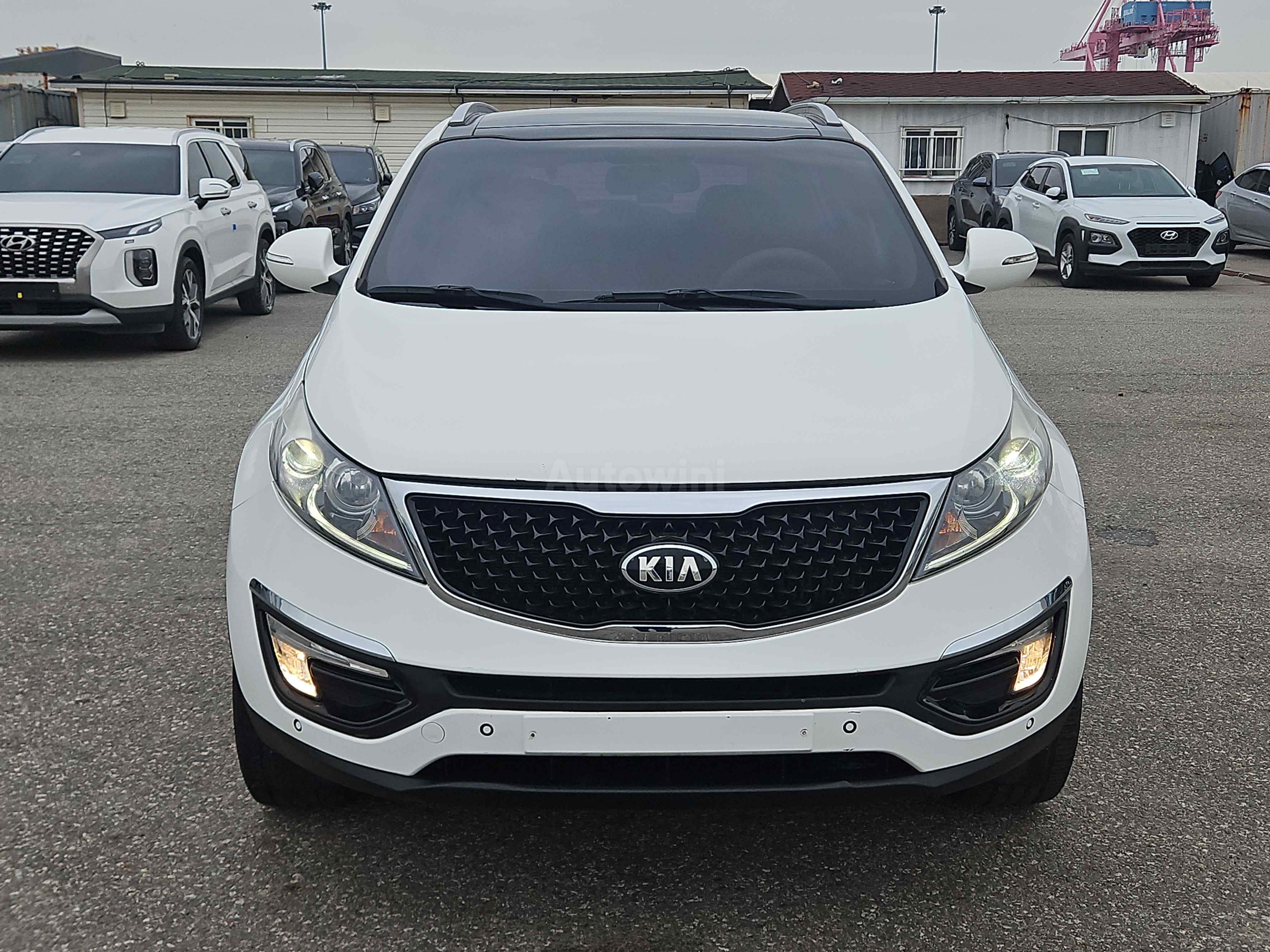 2015 KIA SPORTAGE VIN: KNAPE813BFK745125