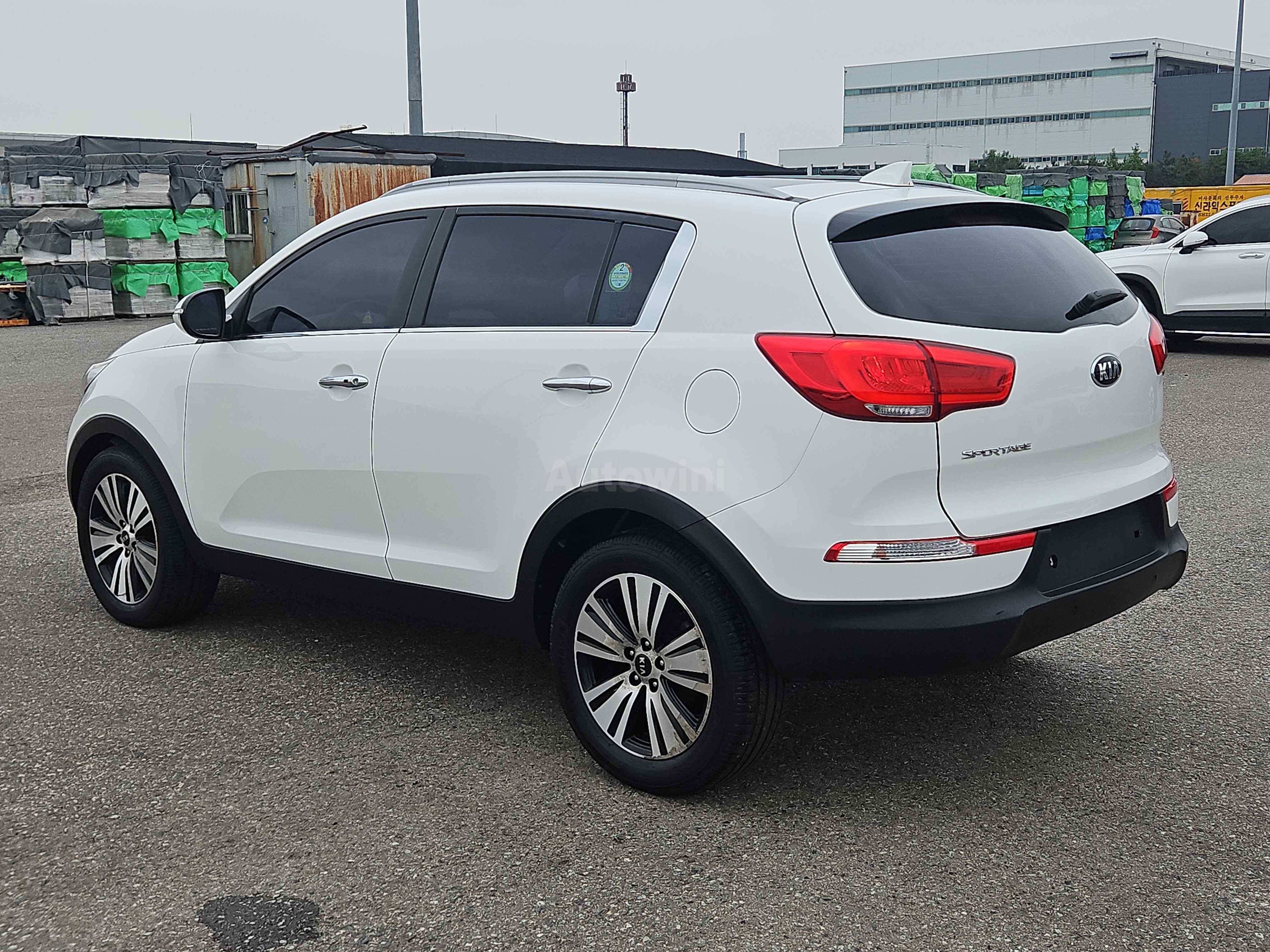 2015 KIA SPORTAGE VIN: KNAPE813BFK745125