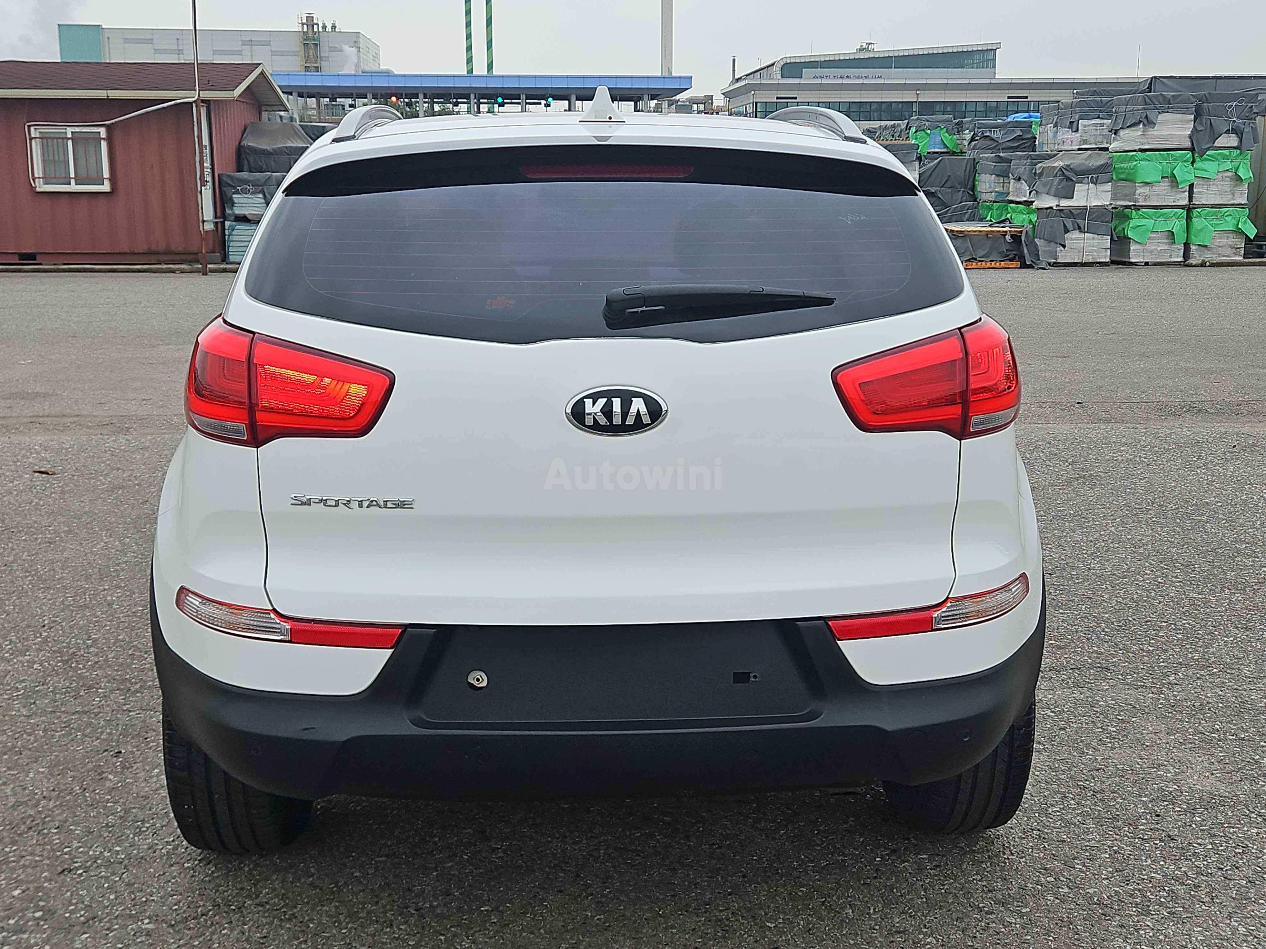 2015 KIA SPORTAGE VIN: KNAPE813BFK745125