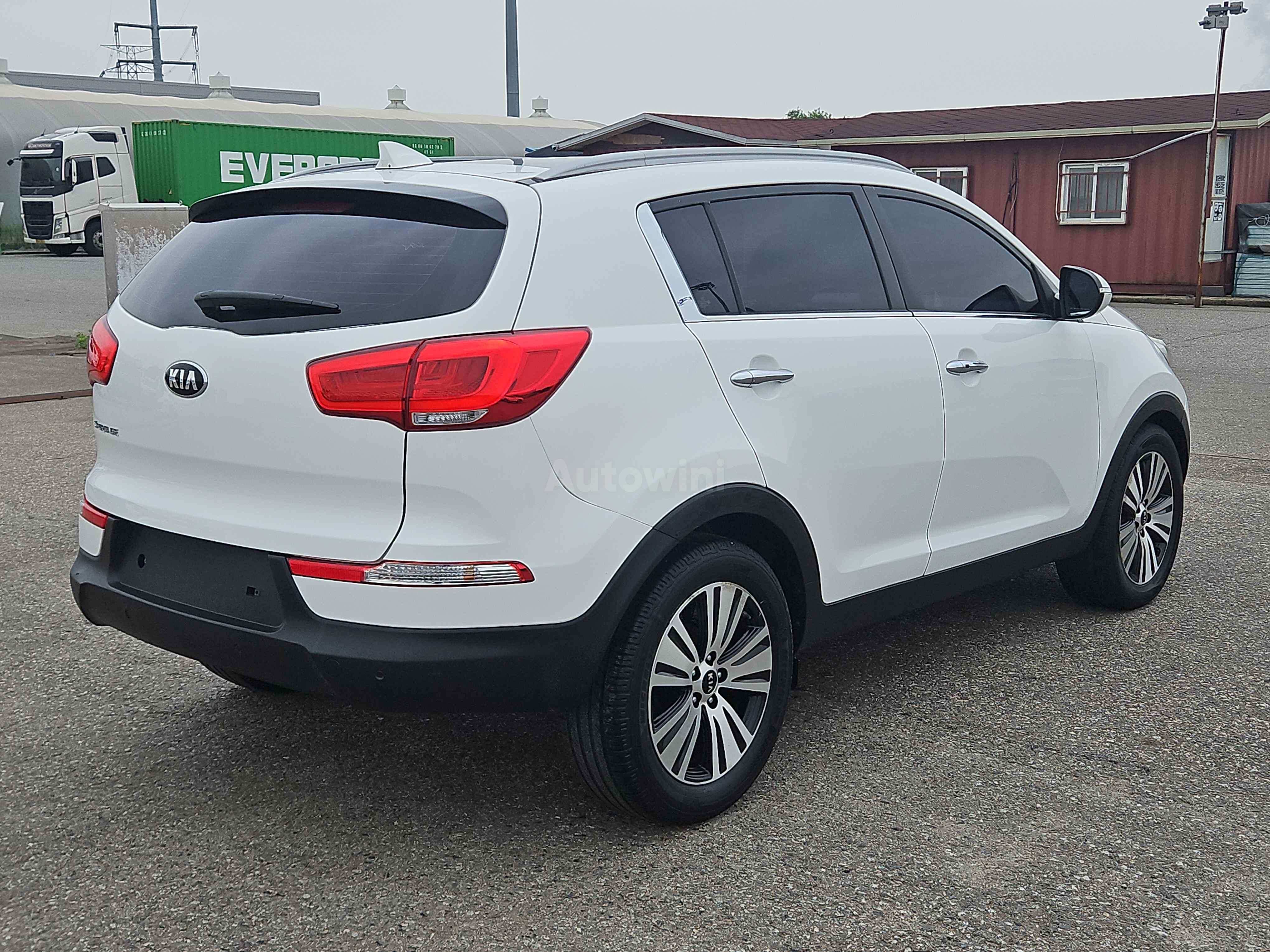 2015 KIA SPORTAGE VIN: KNAPE813BFK745125