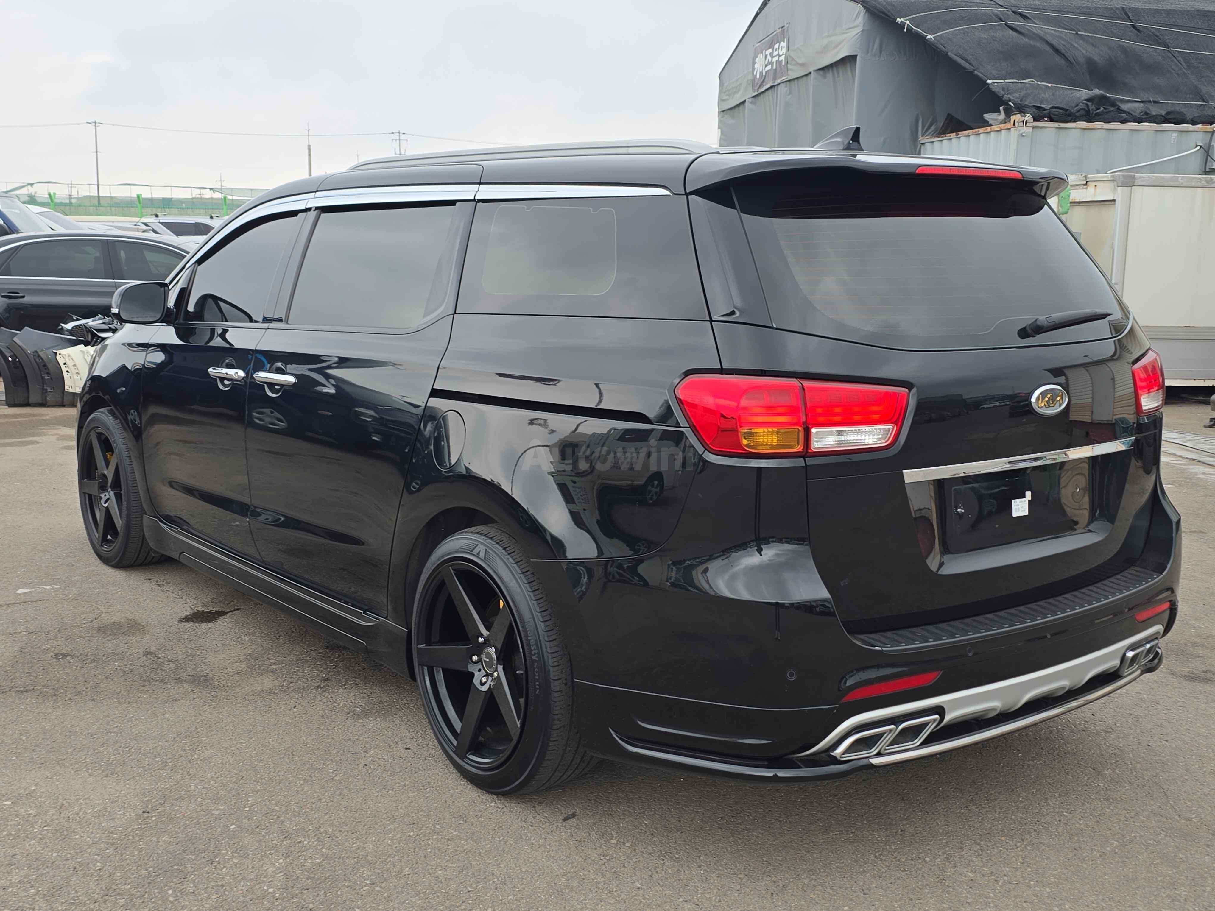2015 KIA CARNIVAL VIN: KNAMC81ABFS056269