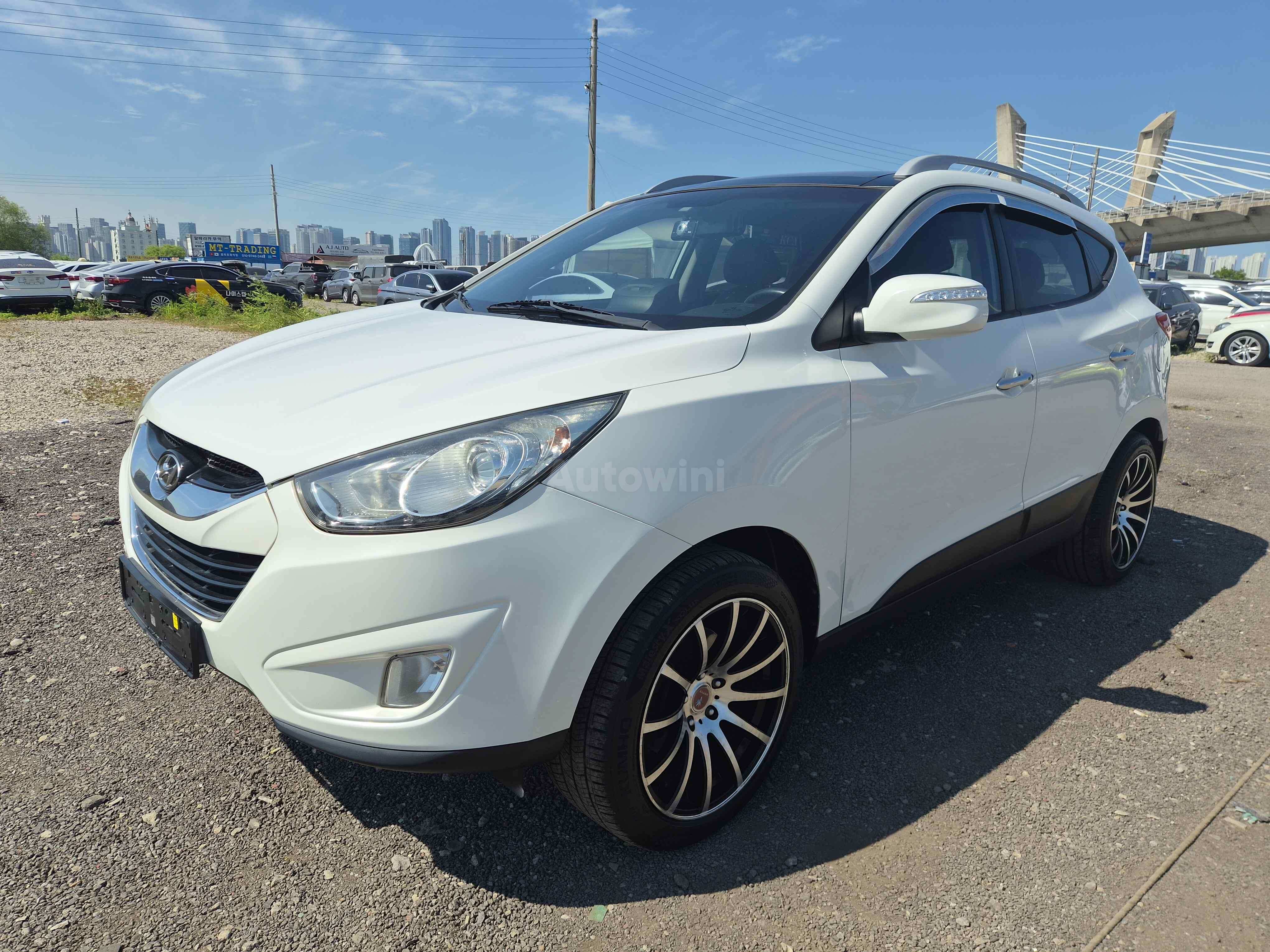 2013 HYUNDAI TUCSON VIN: KMHJW81VDDU686470