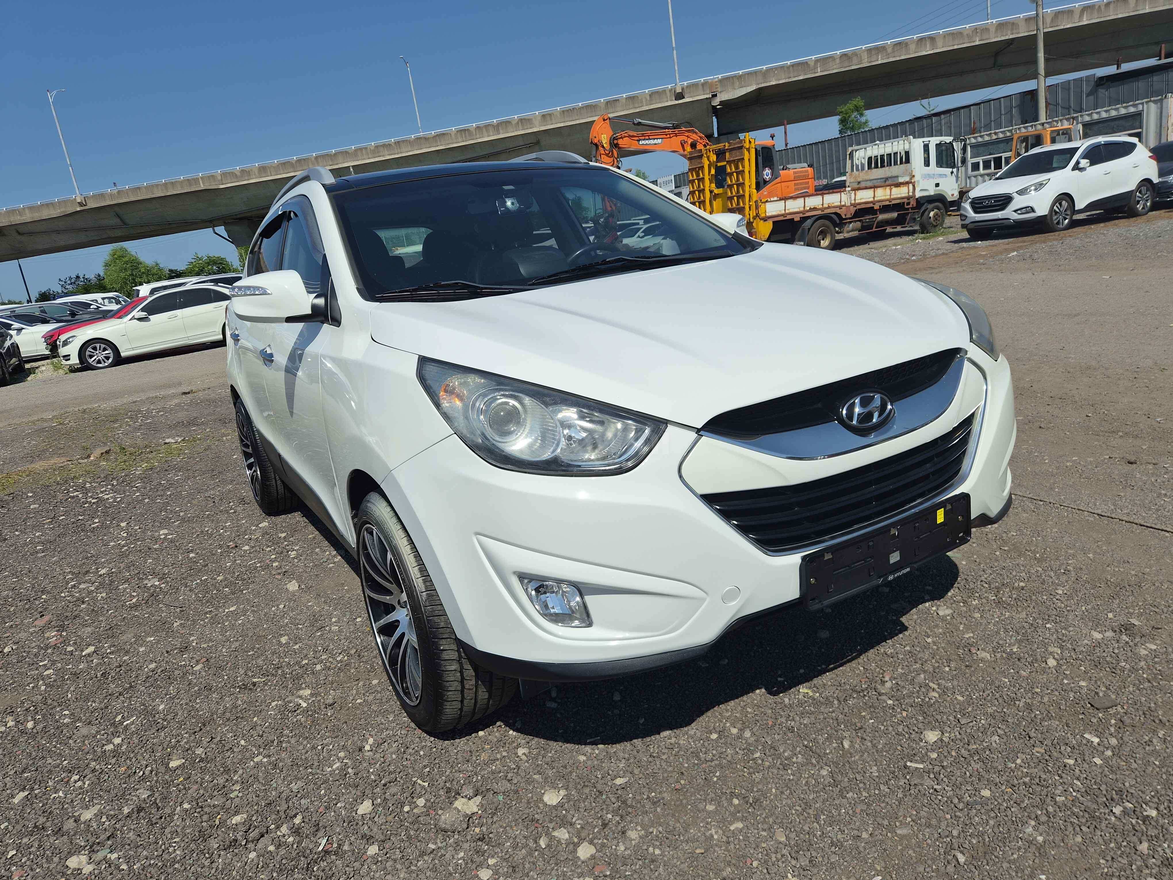 2013 HYUNDAI TUCSON VIN: KMHJW81VDDU686470
