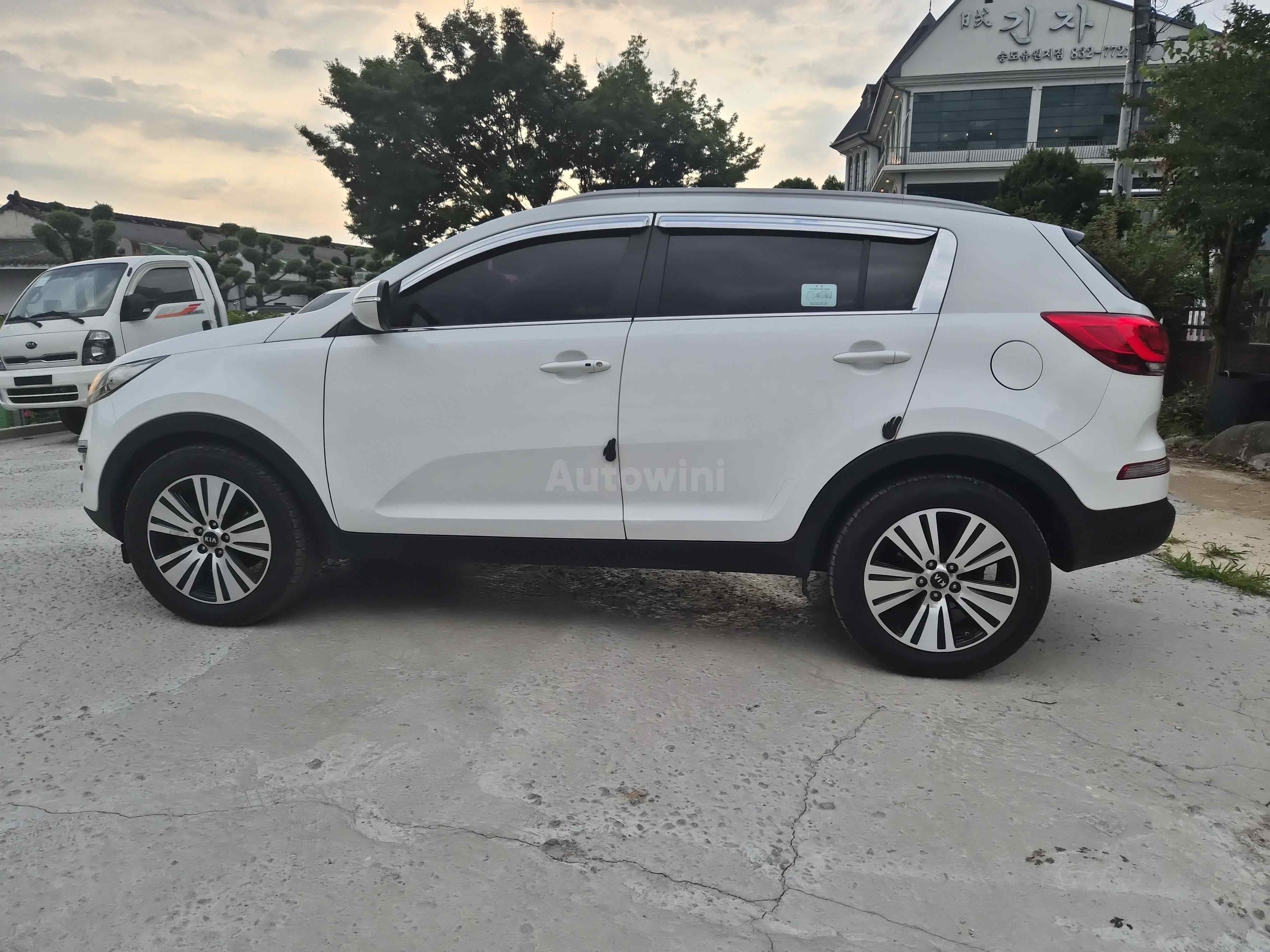 2015 KIA SPORTAGE VIN: KNAPC813DFK688383