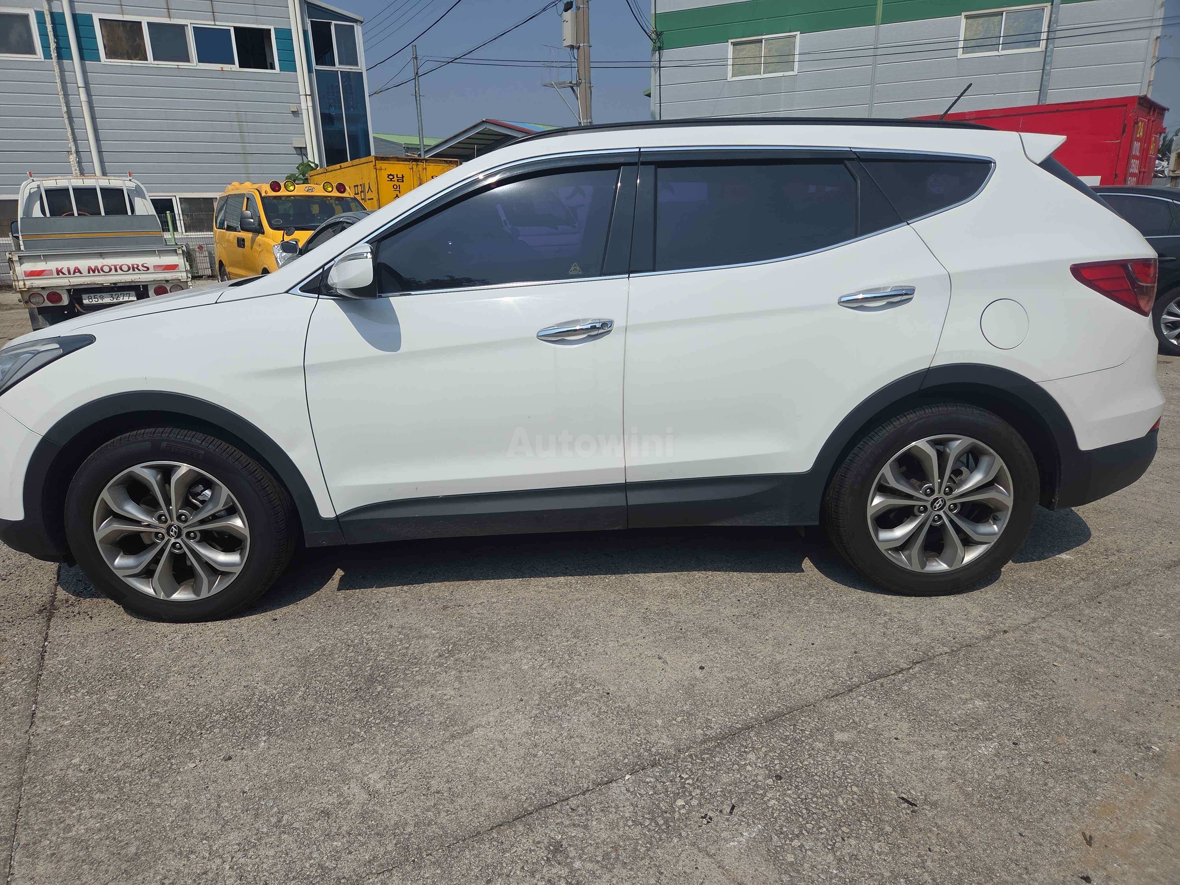 2014 HYUNDAI SANTAFE VIN: KMHSW81UBEU178984