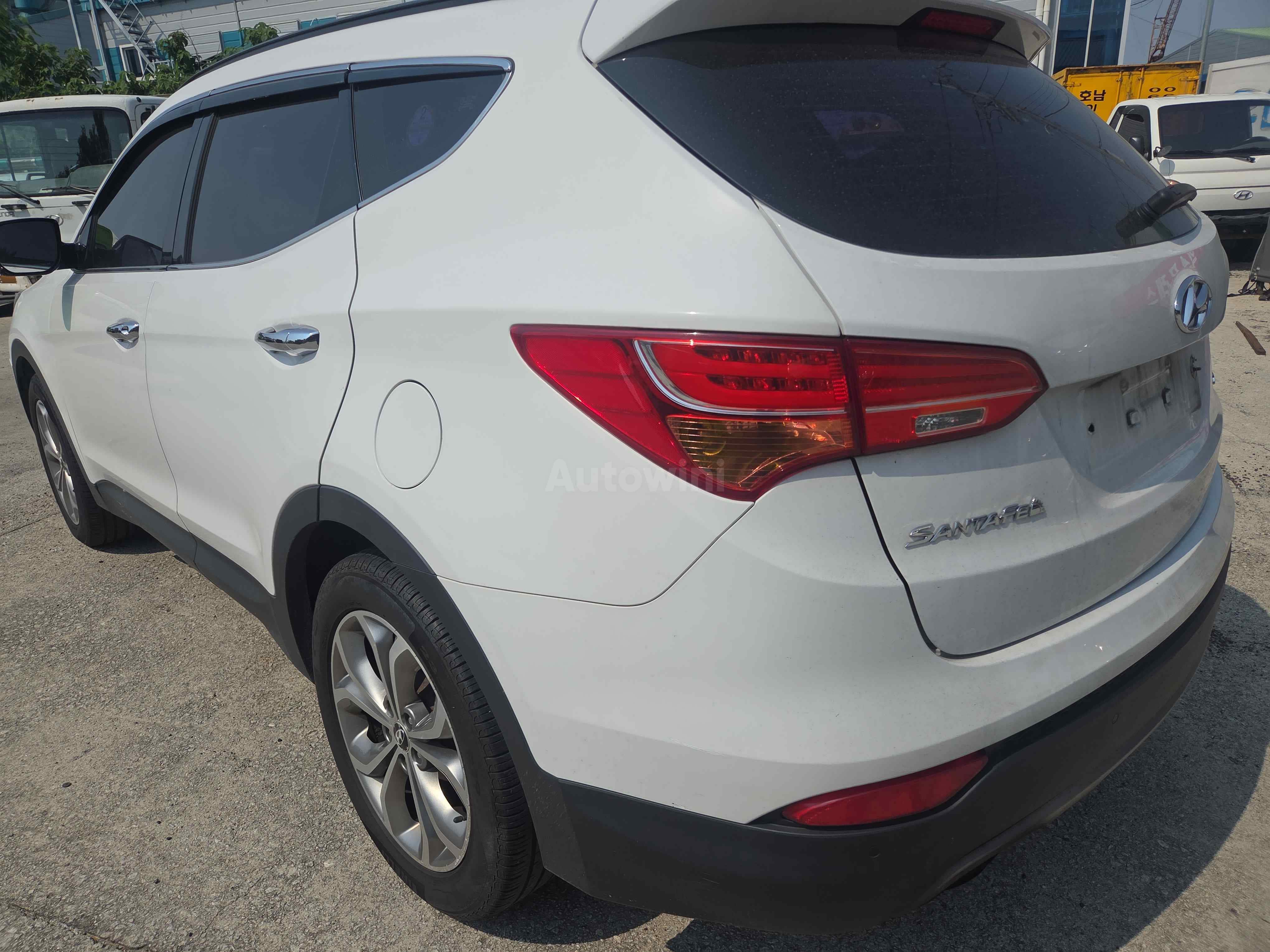 2014 HYUNDAI SANTAFE VIN: KMHSW81UBEU178984