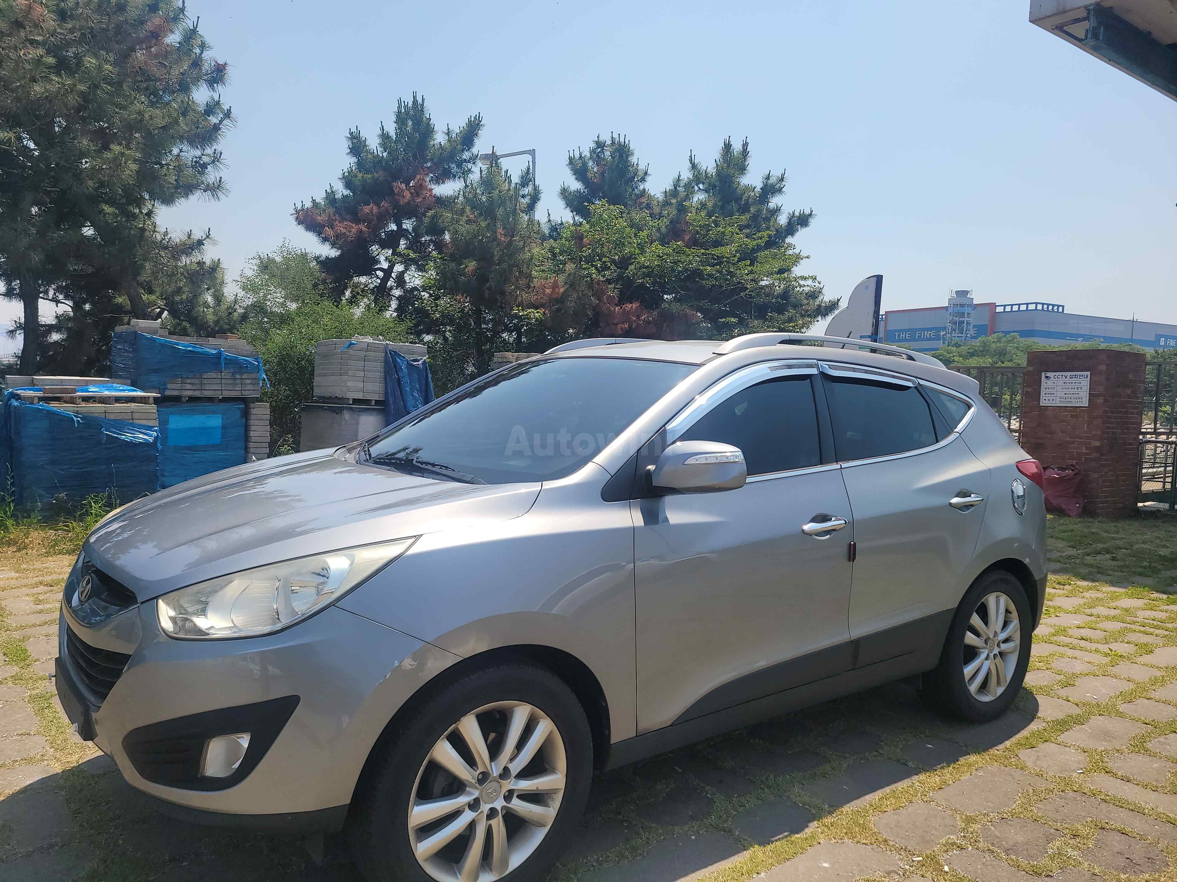 2011 HYUNDAI TUCSON VIN: KMHJU81VBBU216112