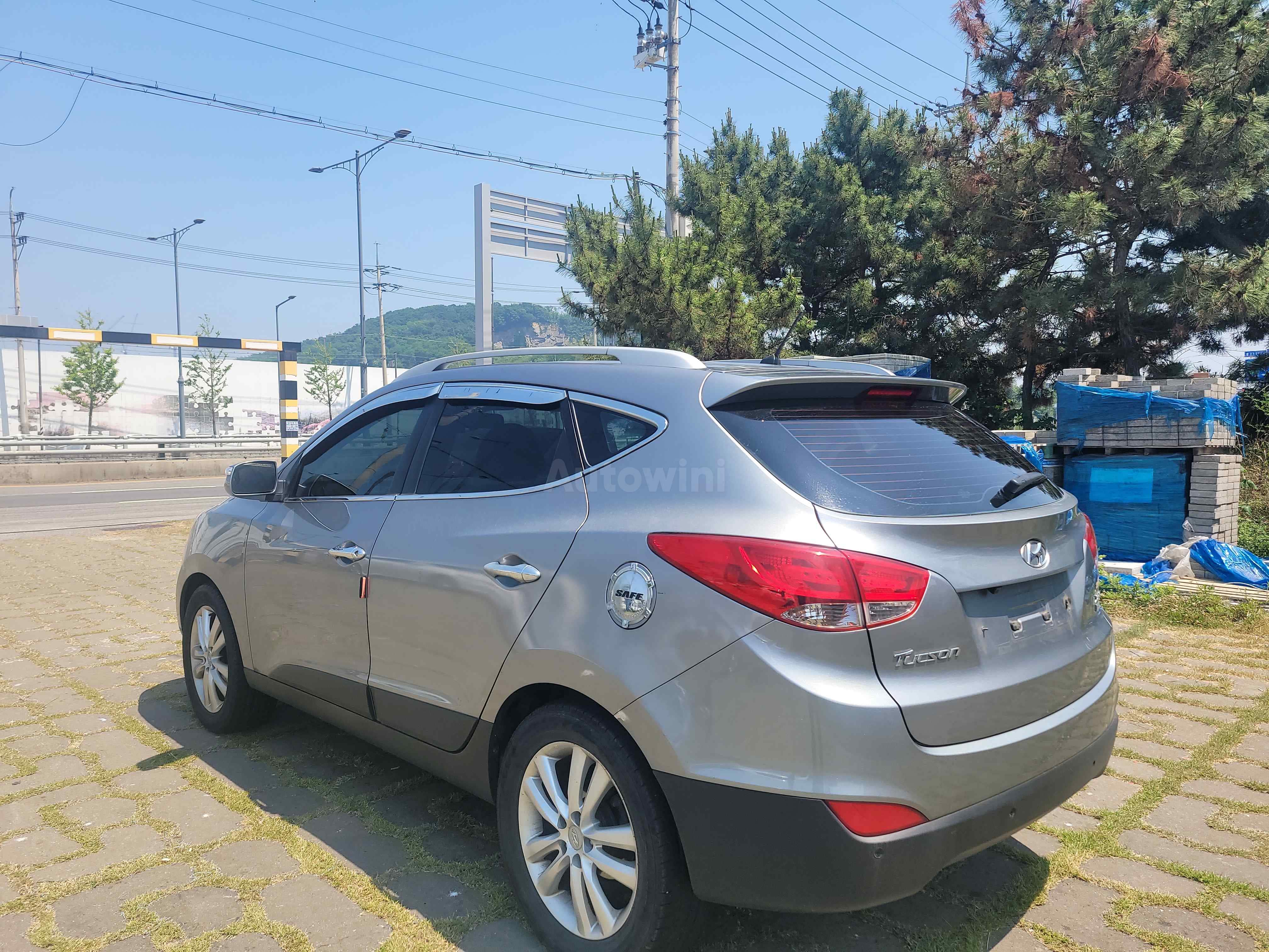 2011 HYUNDAI TUCSON VIN: KMHJU81VBBU216112