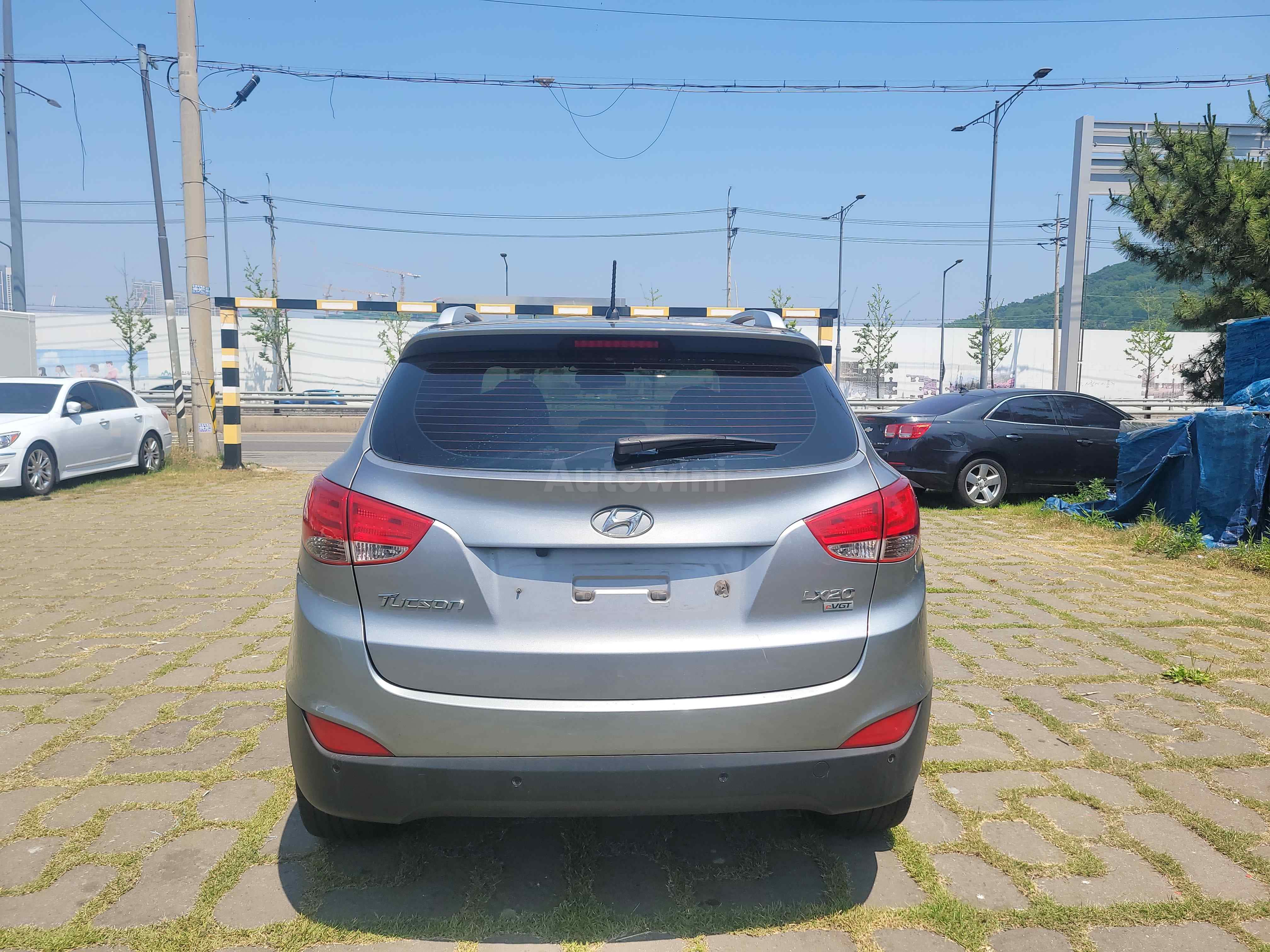 2011 HYUNDAI TUCSON VIN: KMHJU81VBBU216112