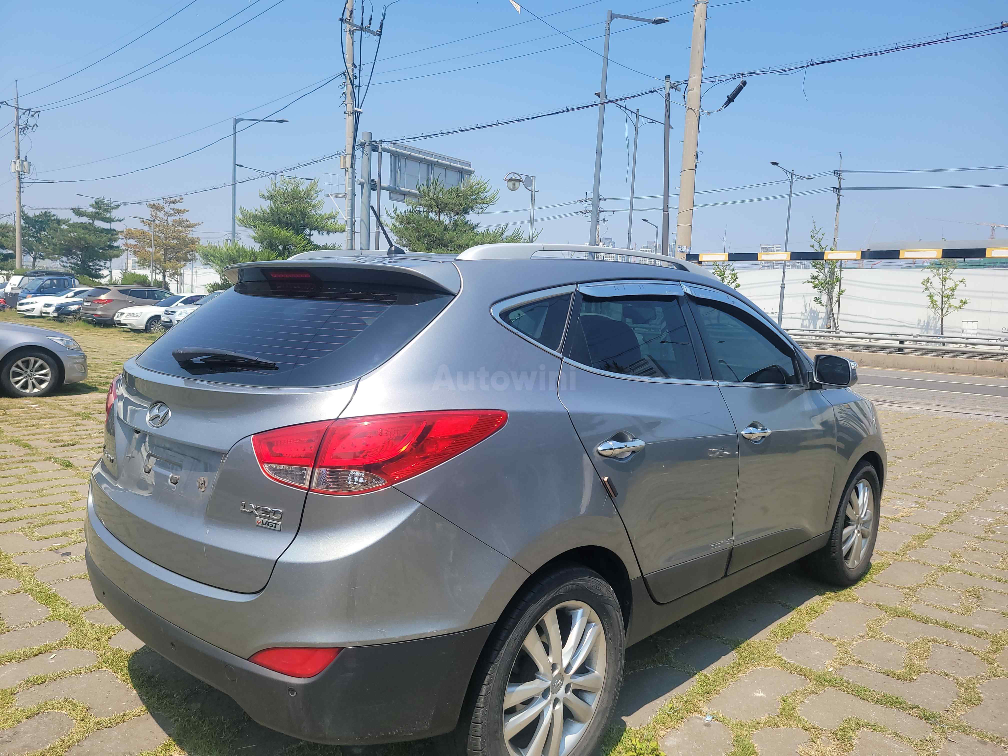 2011 HYUNDAI TUCSON VIN: KMHJU81VBBU216112