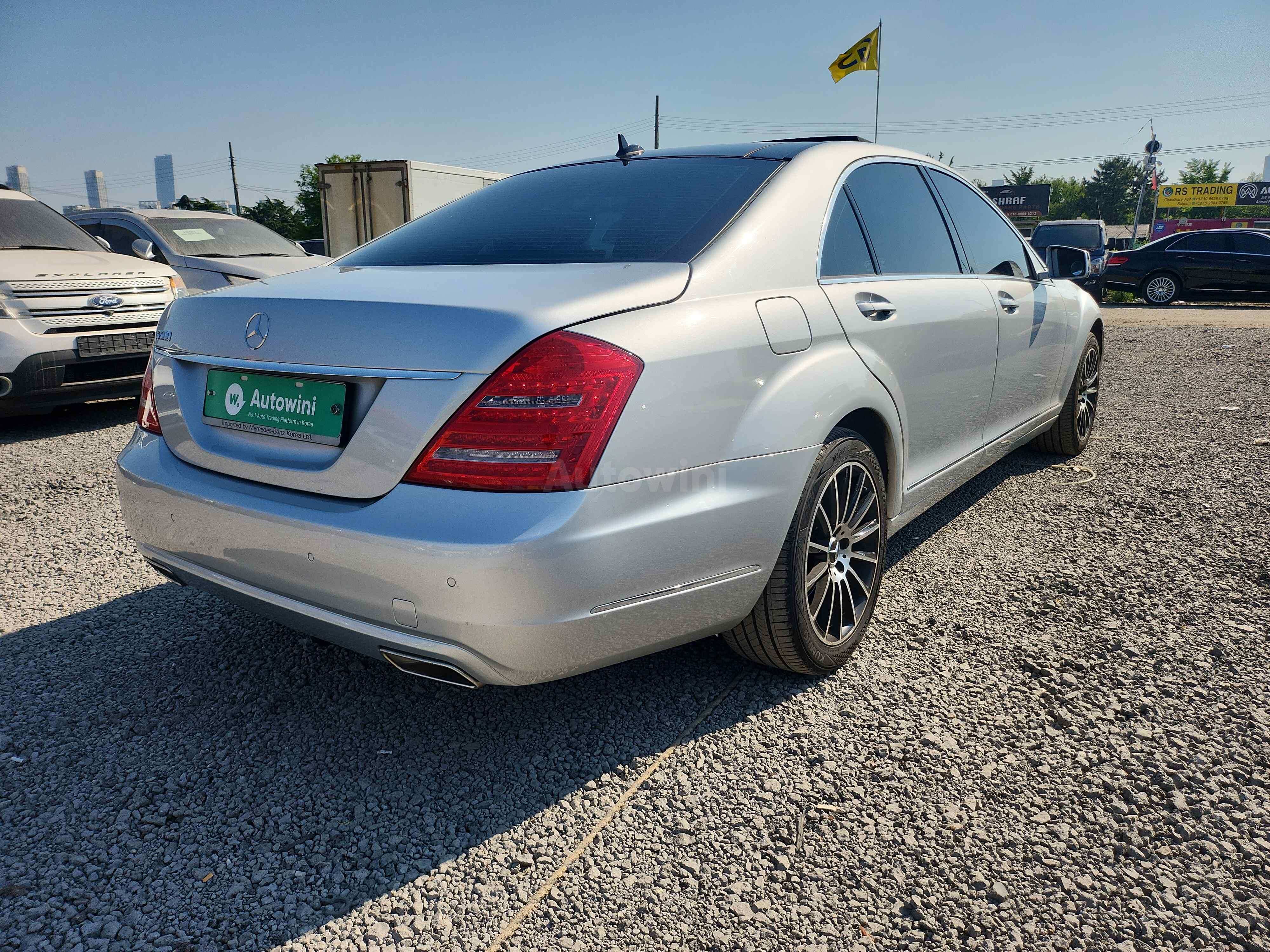 2010 MERCEDES BENZ S CLASS VIN: WDDNG5GB7AA354881