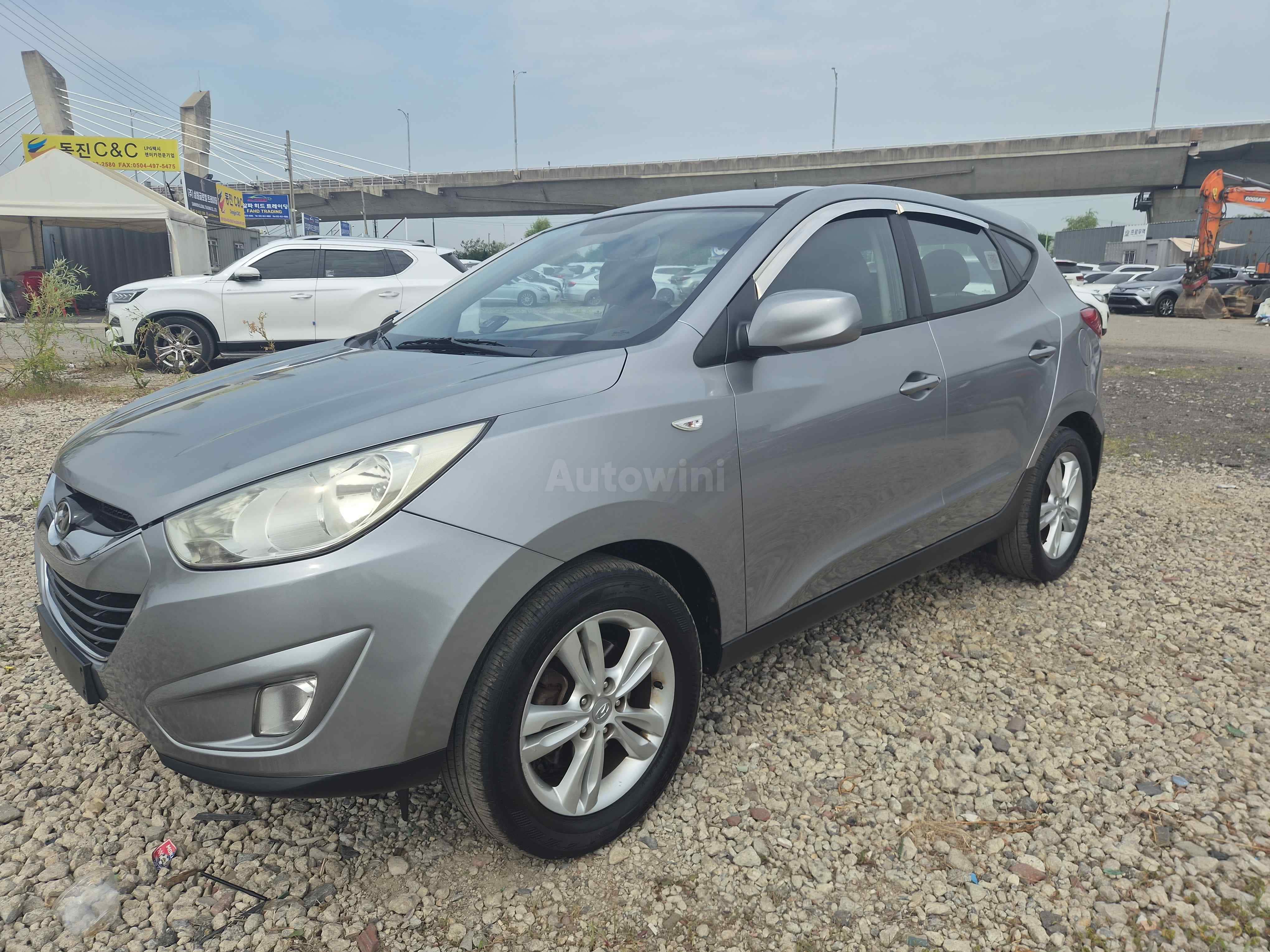 2011 HYUNDAI TUCSON VIN: KMHJT81VDBU173918