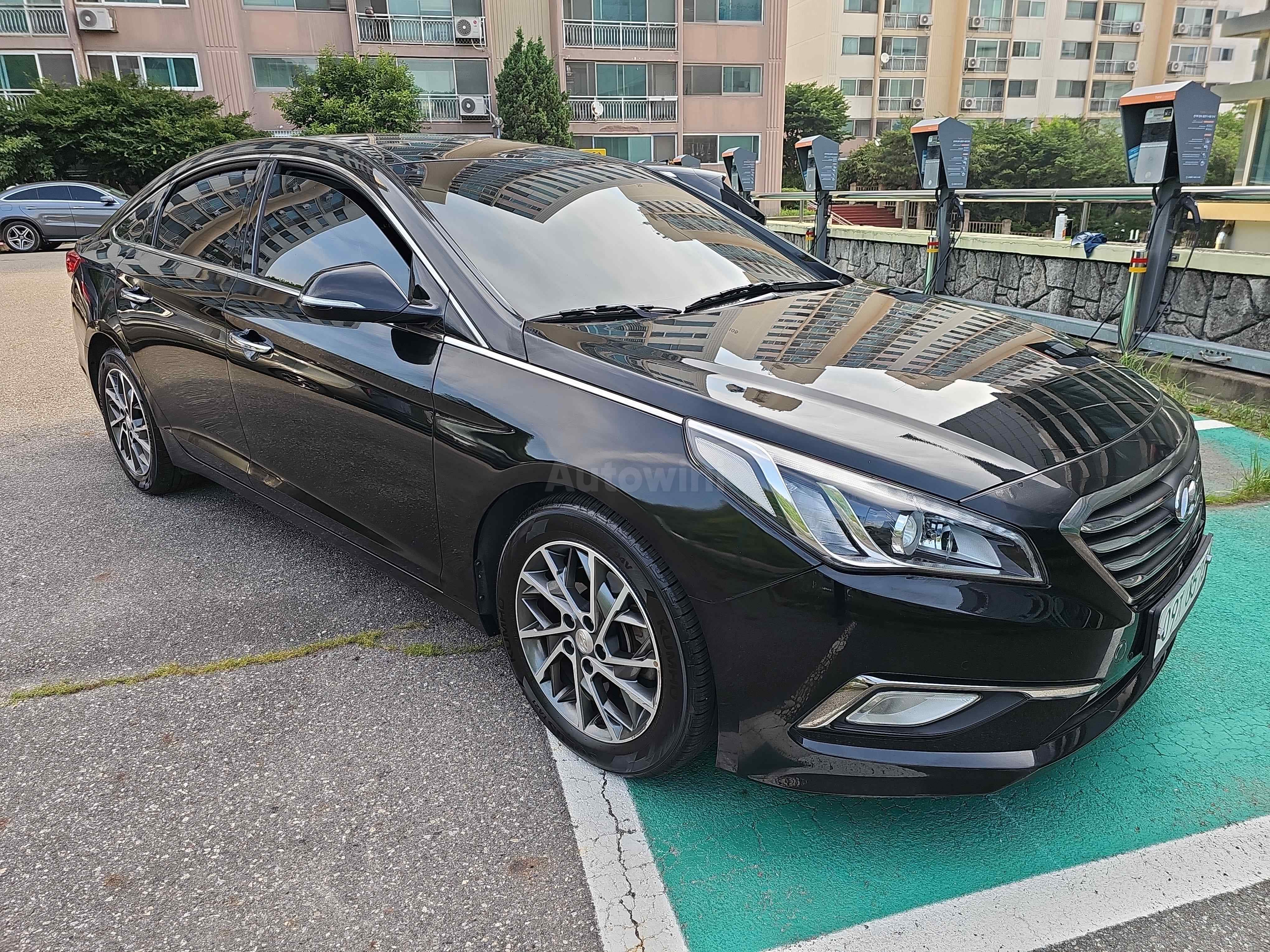 2016 HYUNDAI SONATA VIN: KMHE341AGGA182945
