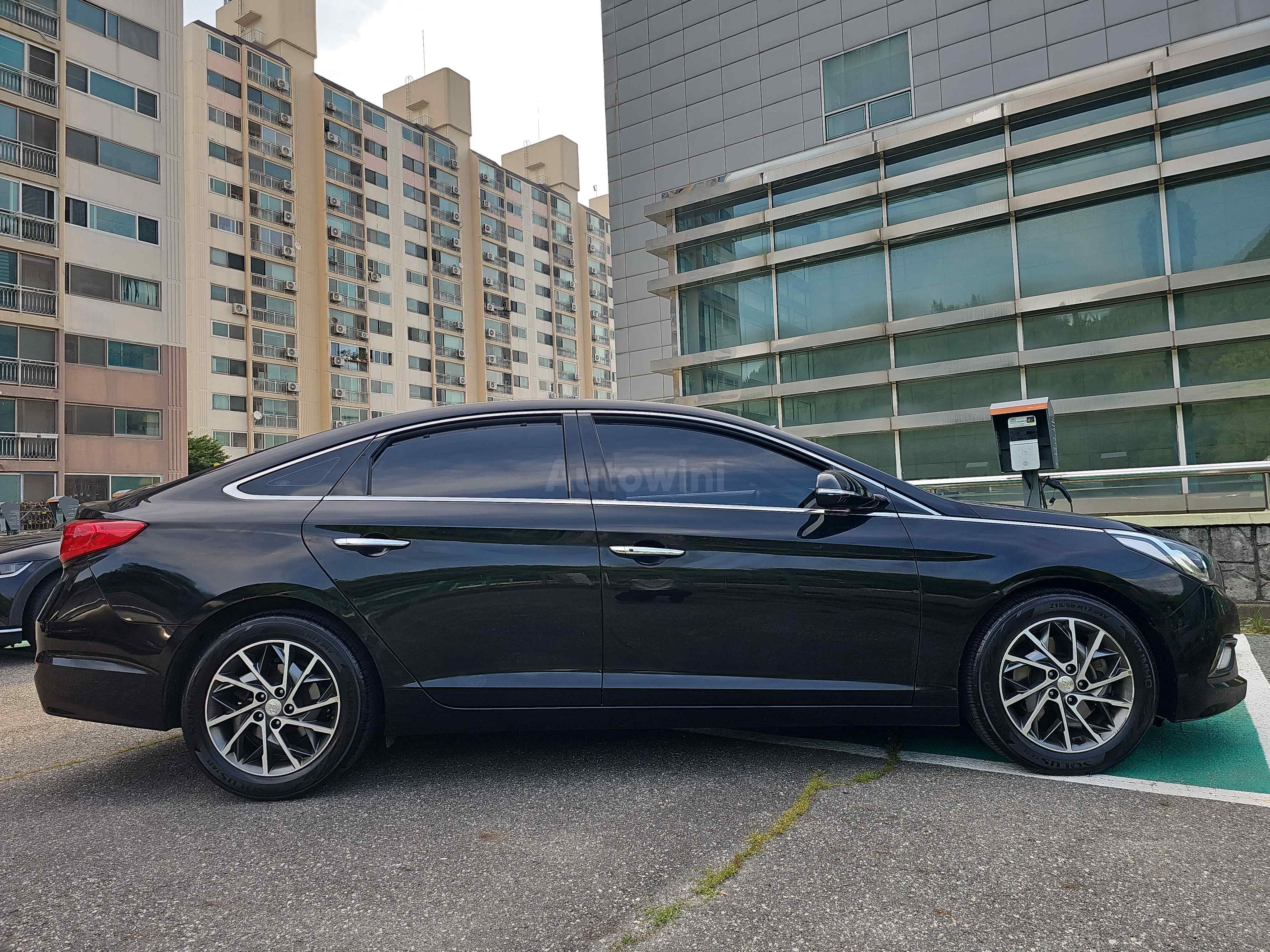 2016 HYUNDAI SONATA VIN: KMHE341AGGA182945
