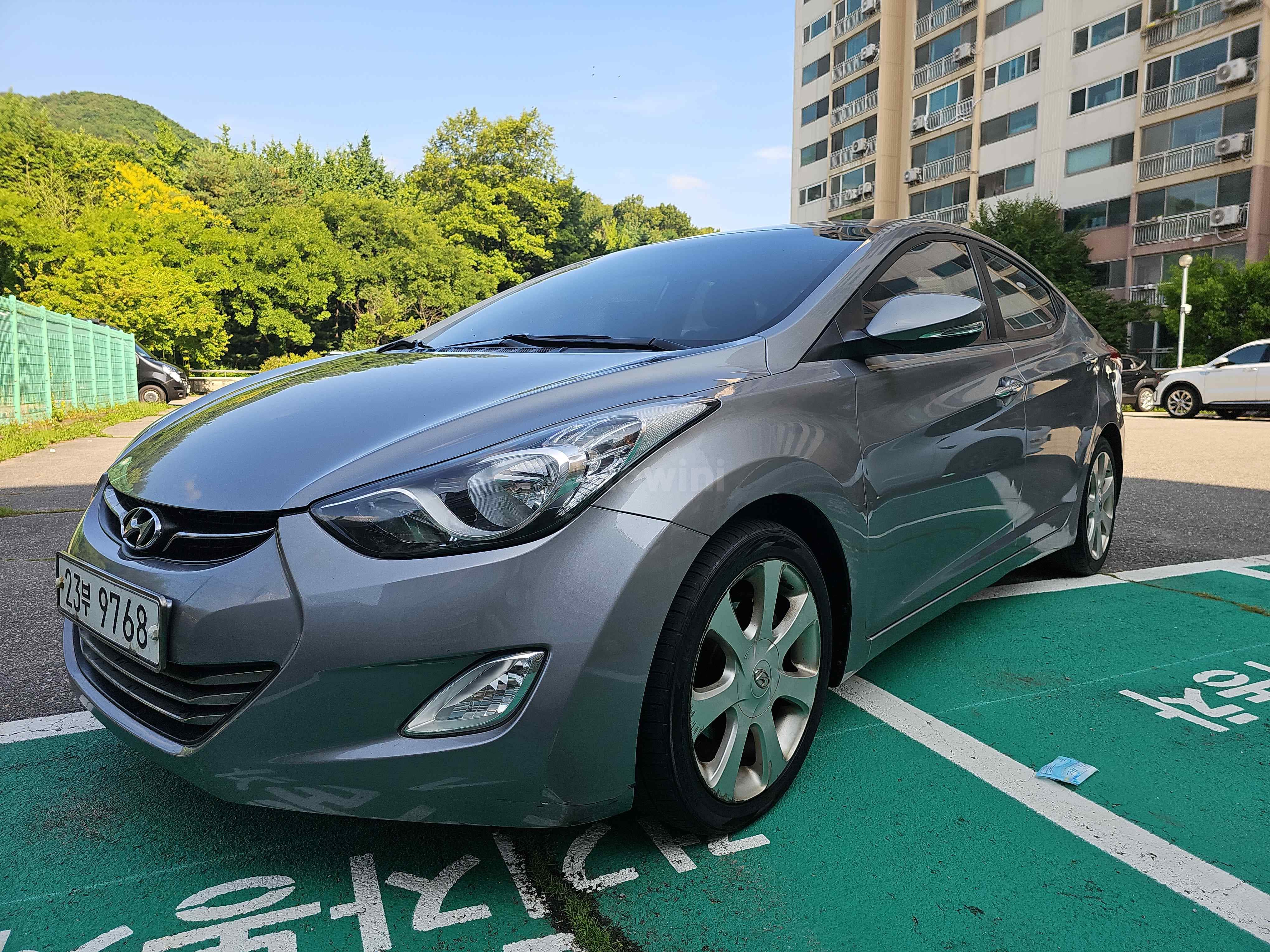 2011 HYUNDAI AVANTE VIN: KMHDH41DBBU083504