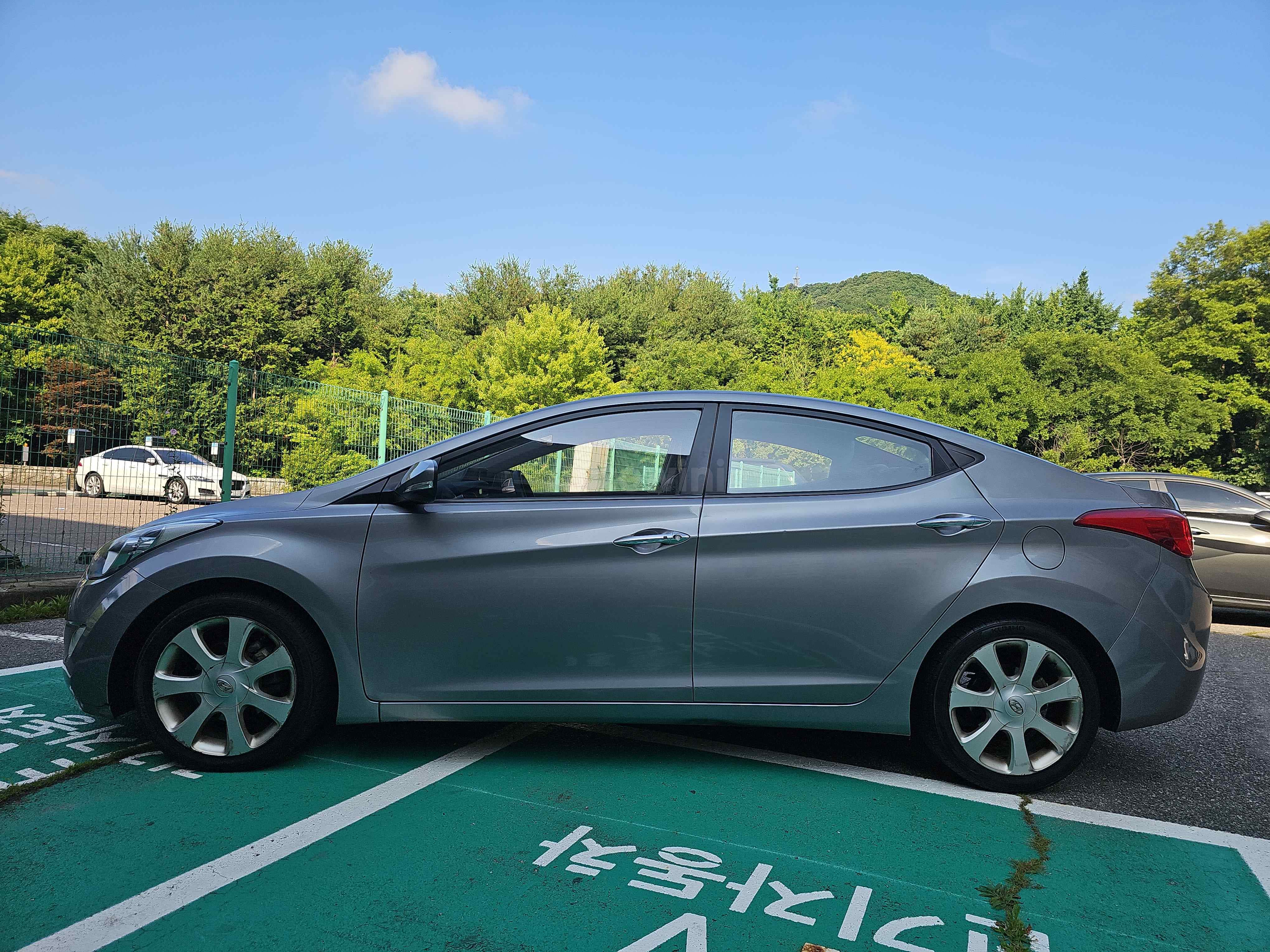 2011 HYUNDAI AVANTE VIN: KMHDH41DBBU083504