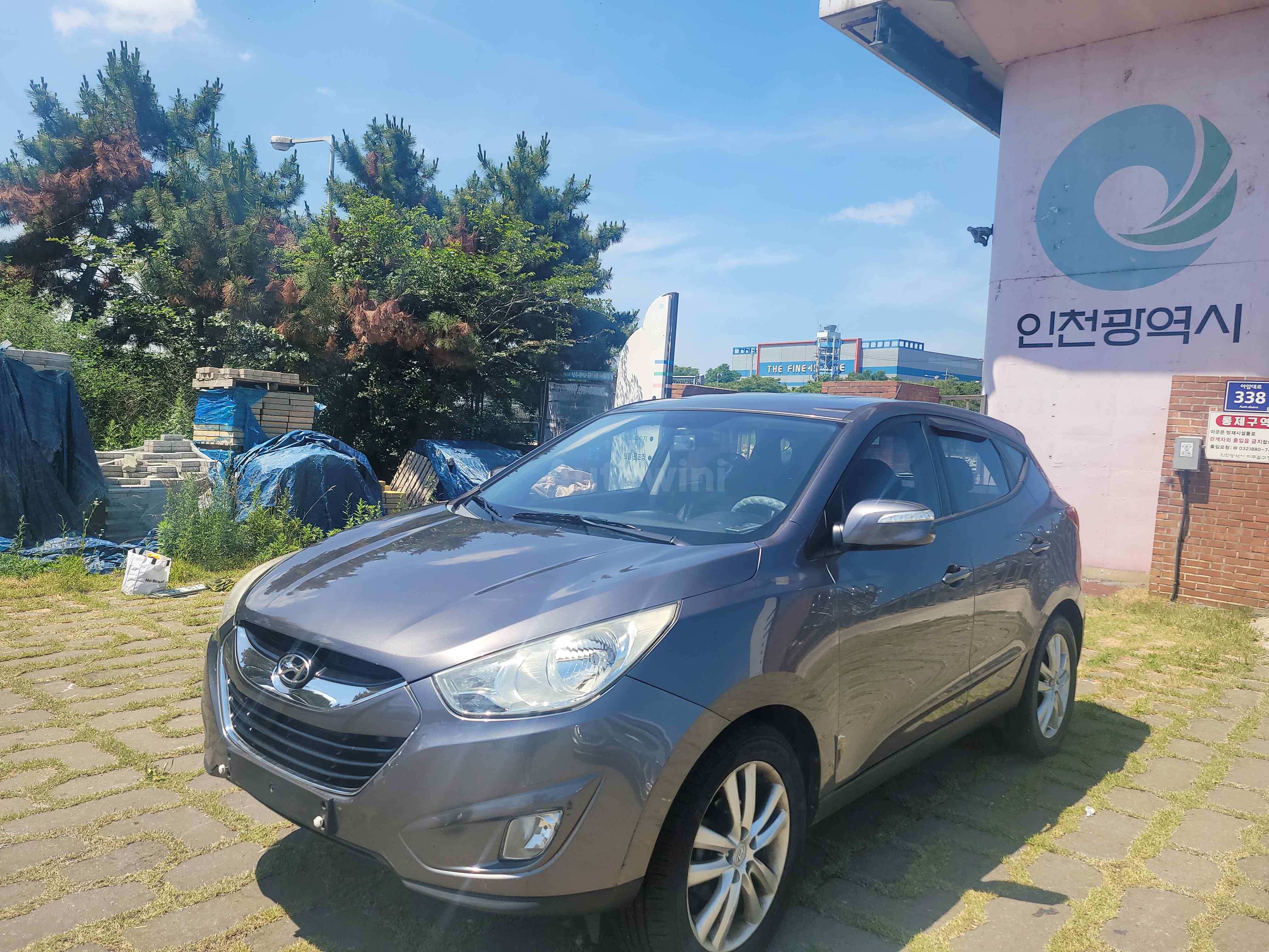 2010 HYUNDAI TUCSON VIN: KMHJU81VBAU034033