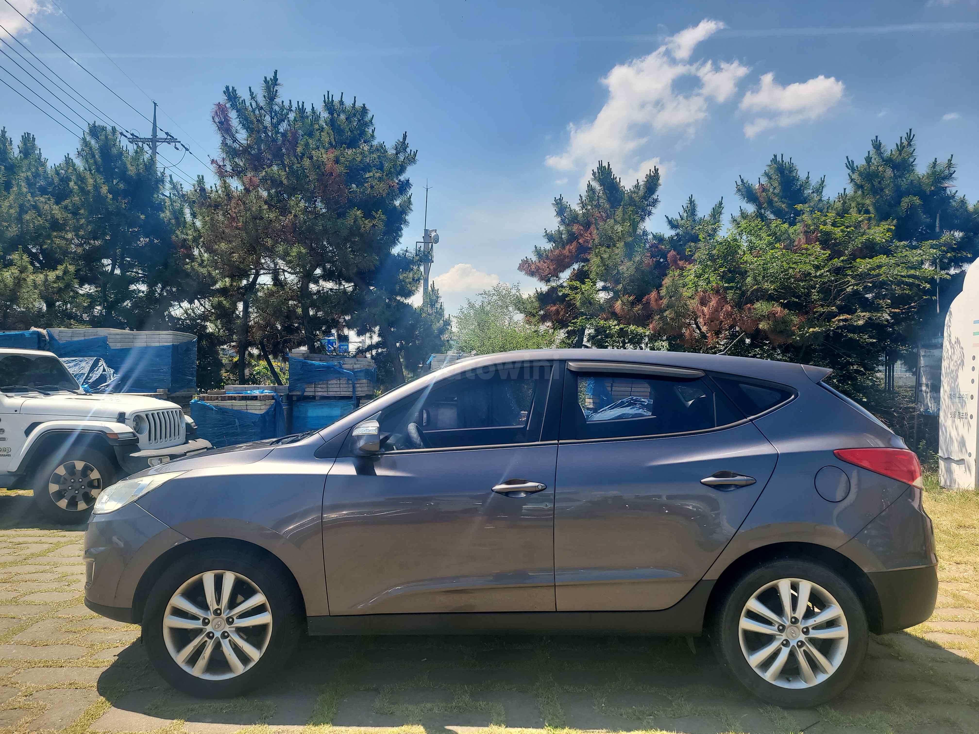 2010 HYUNDAI TUCSON VIN: KMHJU81VBAU034033