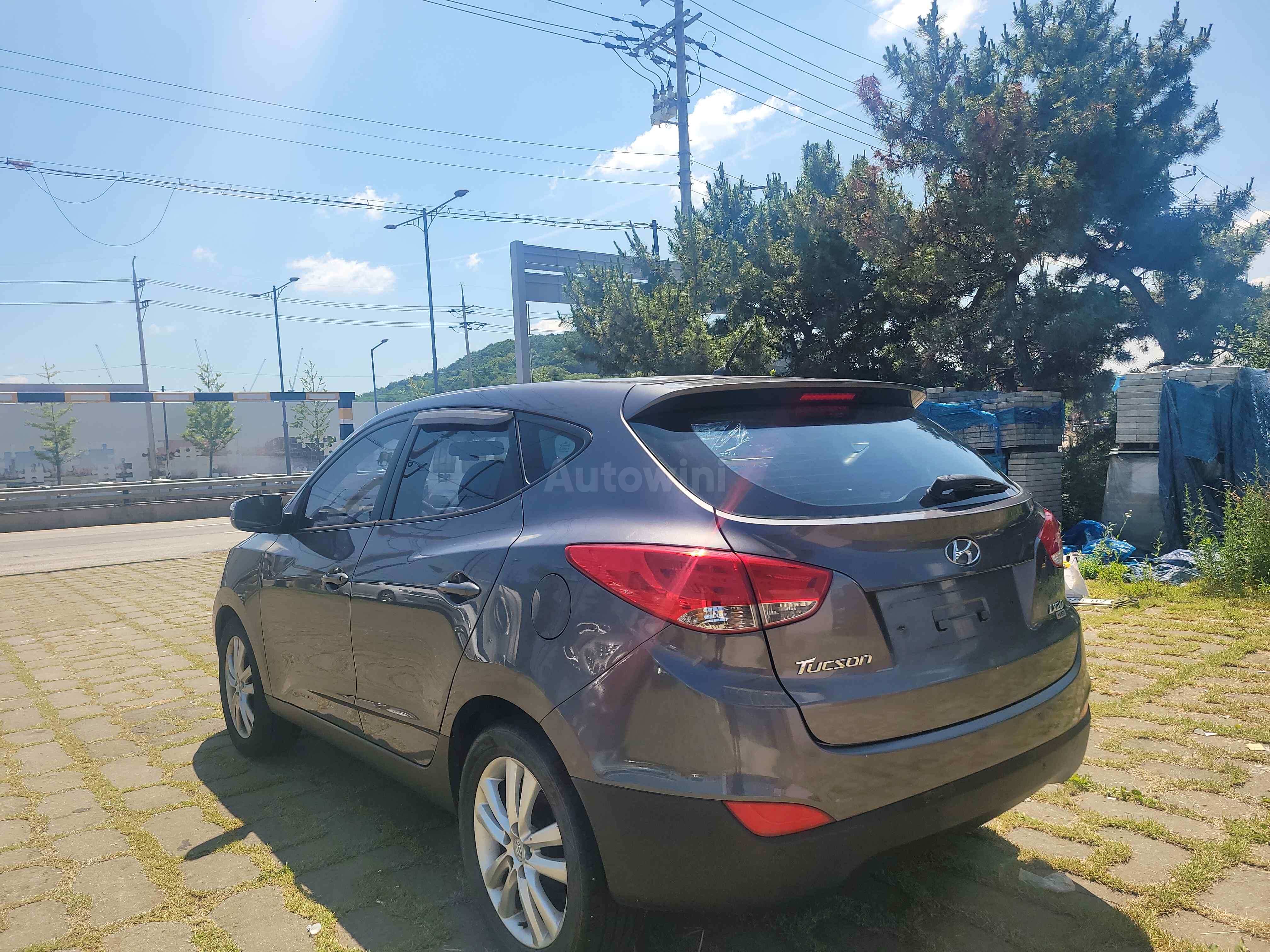 2010 HYUNDAI TUCSON VIN: KMHJU81VBAU034033