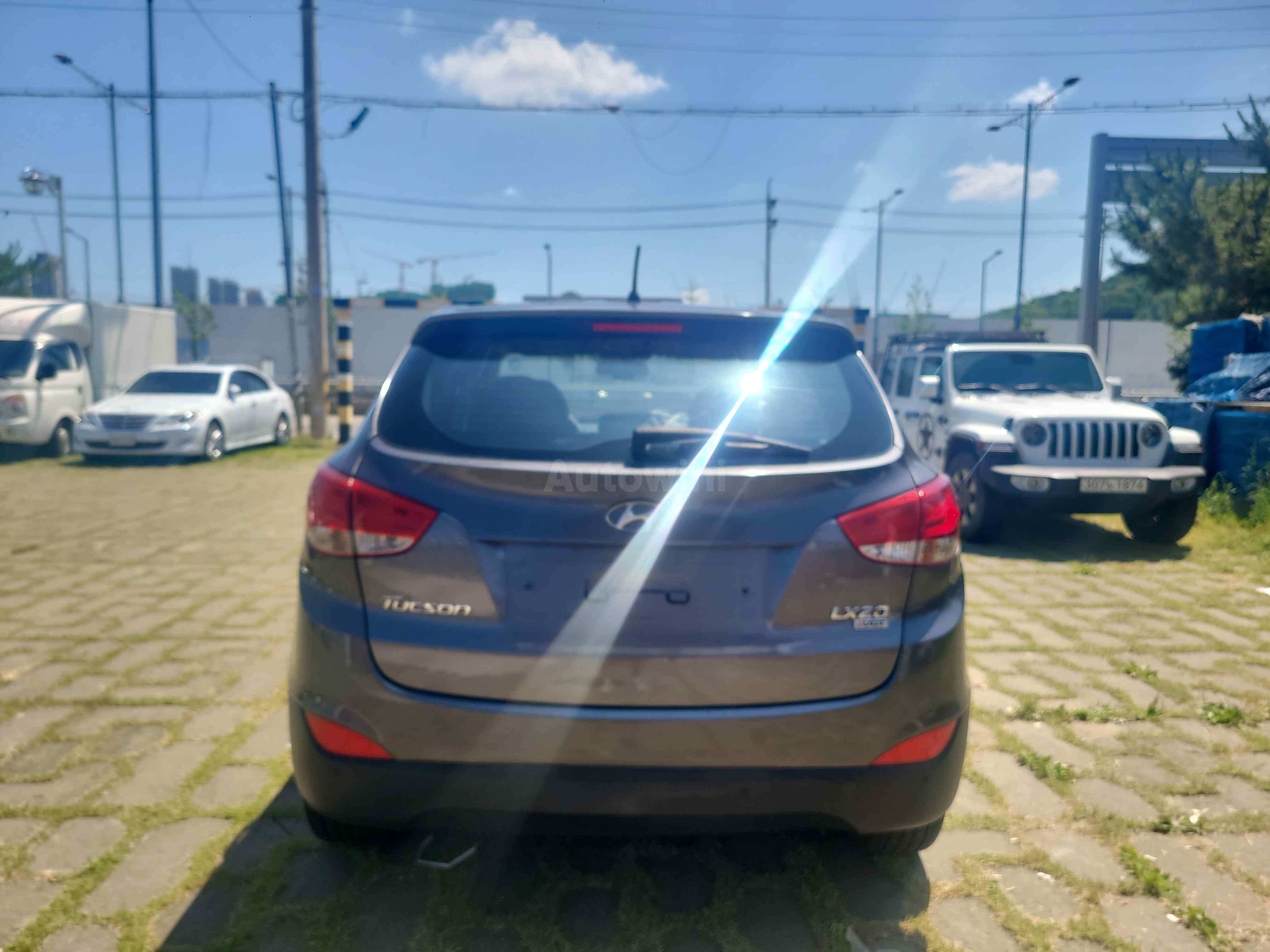 2010 HYUNDAI TUCSON VIN: KMHJU81VBAU034033