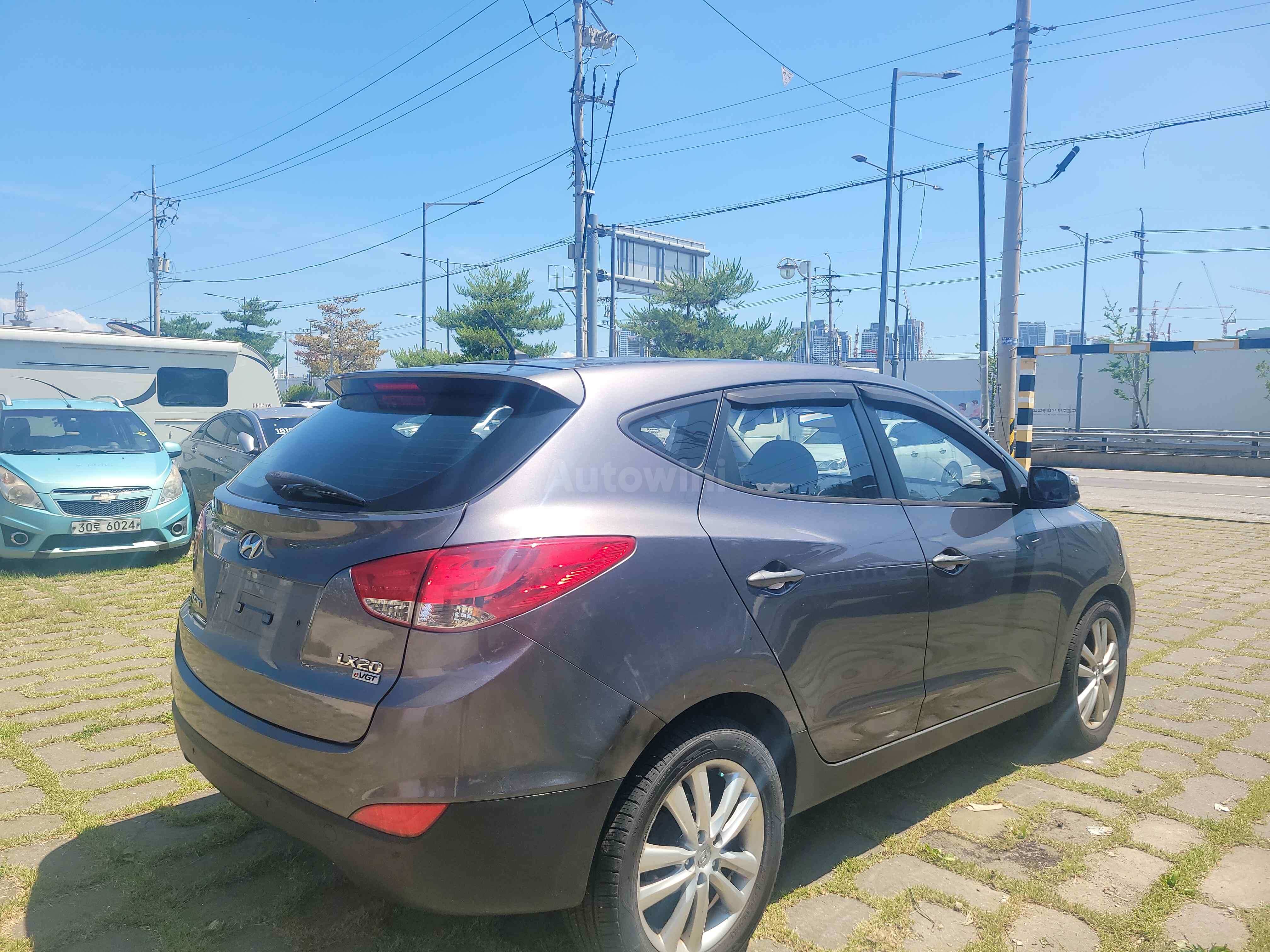 2010 HYUNDAI TUCSON VIN: KMHJU81VBAU034033